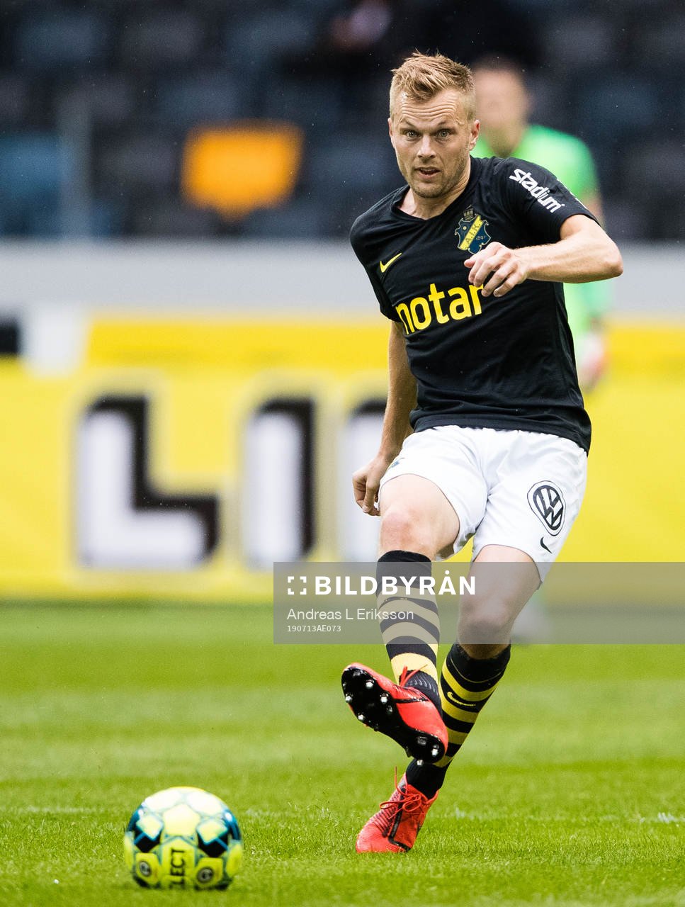 s Sebastian Larsson