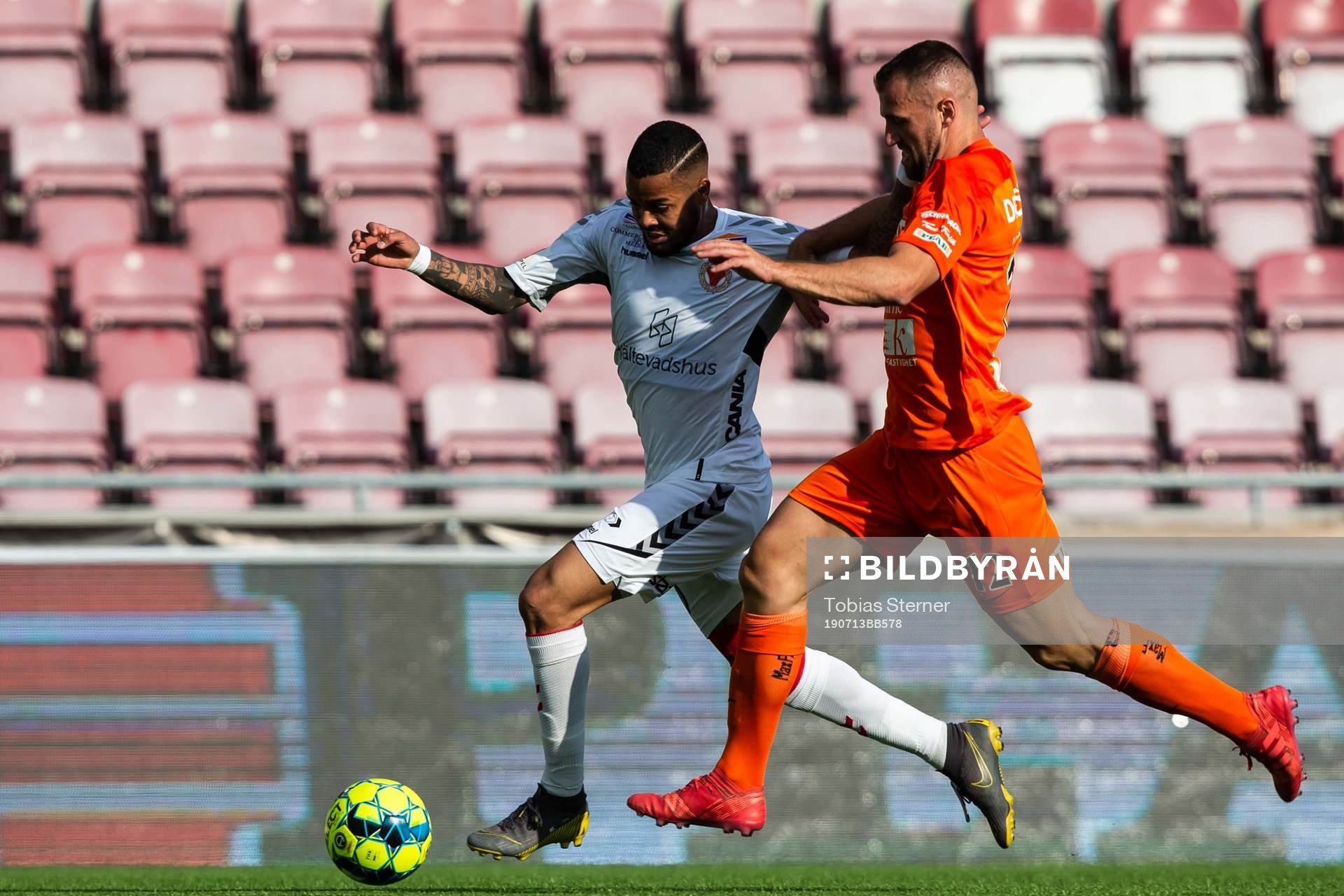 AFC Eskilstunas Mehmed Dresevic och Kalmars Emaxwell Souza de Lima under fotbollsmatchen i Allsvenskan mellan AFC Eskilstuna och Kalmar den 13 juli 2019 i Eskilstuna.