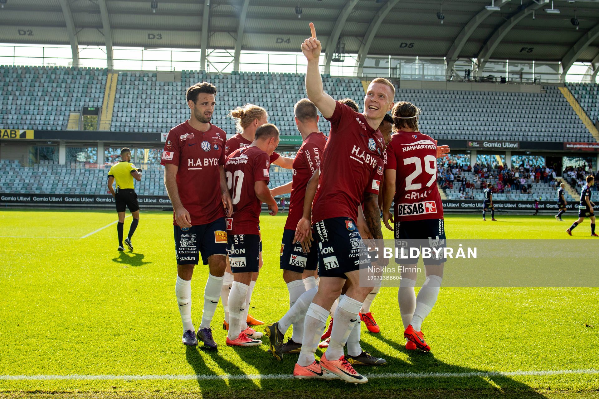 Örgrytes David Engström jublar