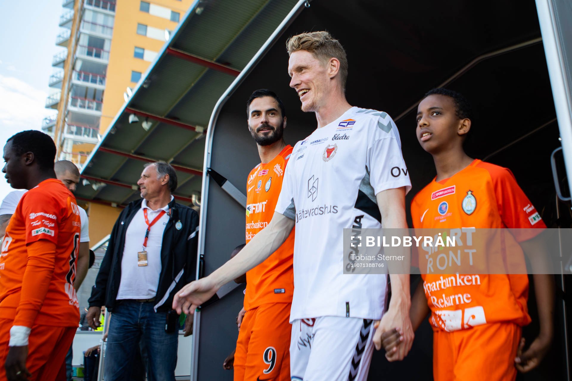 Kalmars Rasmus Elm och AFC Eskilstunas Denni Avdic innan
