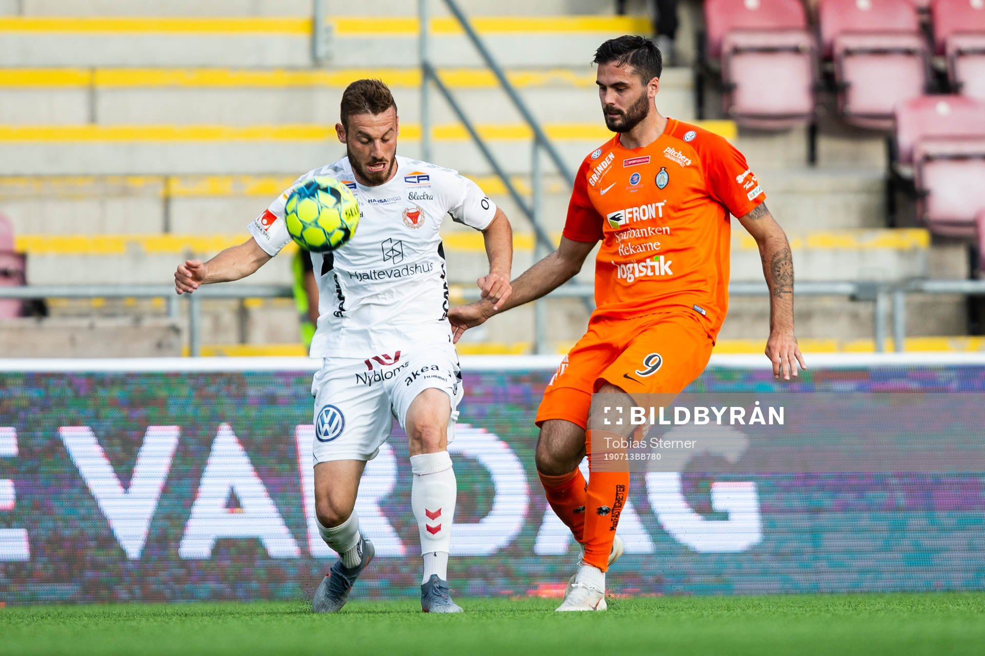Kalmars Fidan Aliti och AFC Eskilstunas Denni Avdic