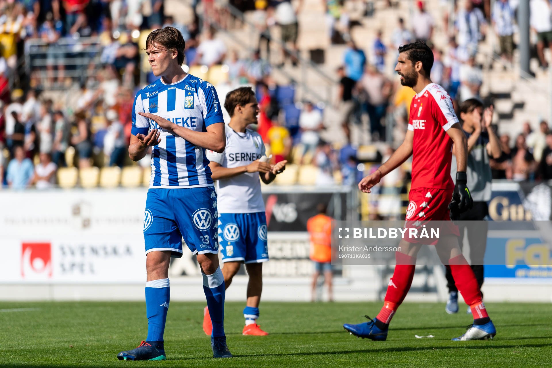 IFK Göteborgs Emil Holm och målvakt Ioannis Anestis deppar