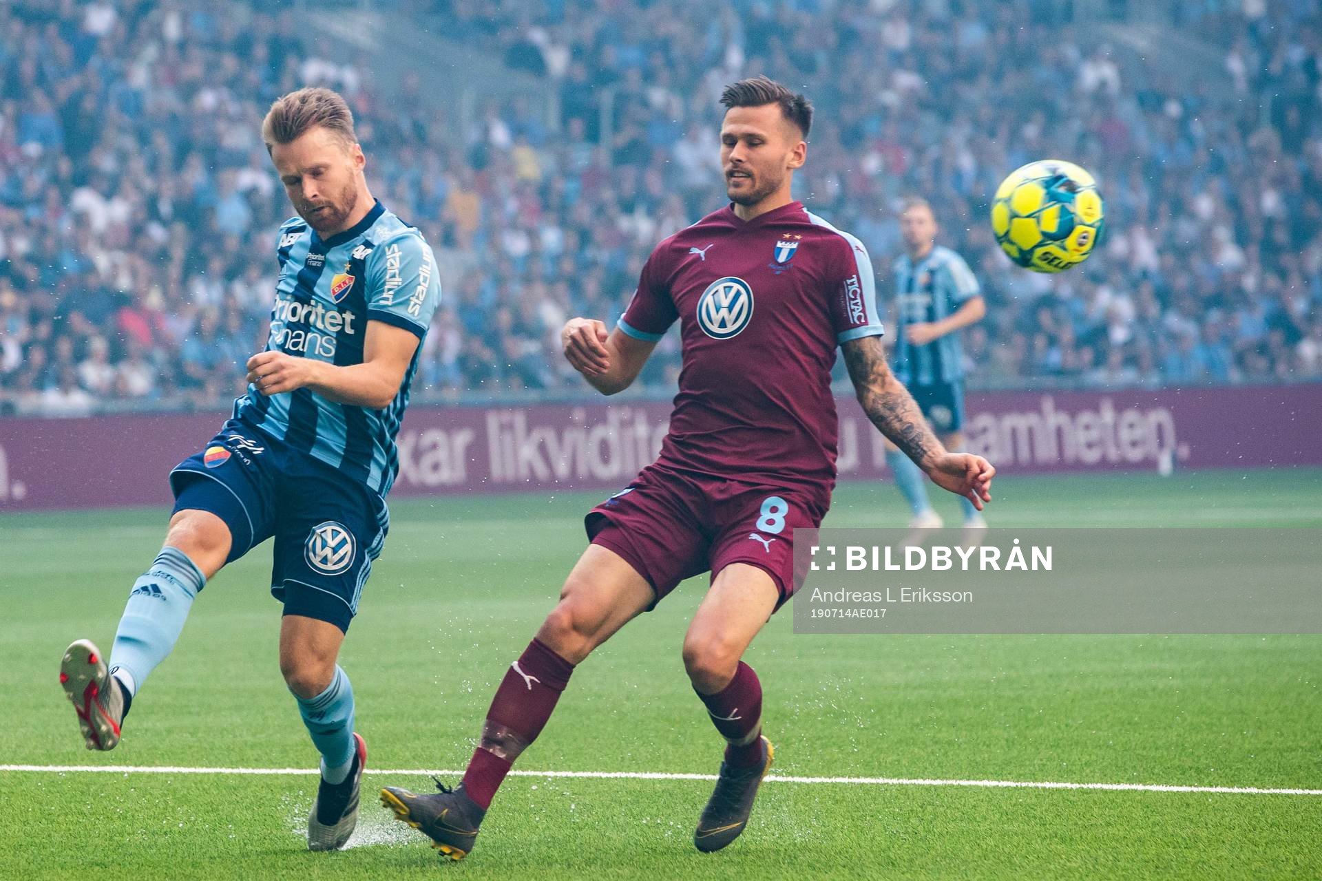 Djurgårdens Jacob Une Larsson och Malmö FFs Arnór