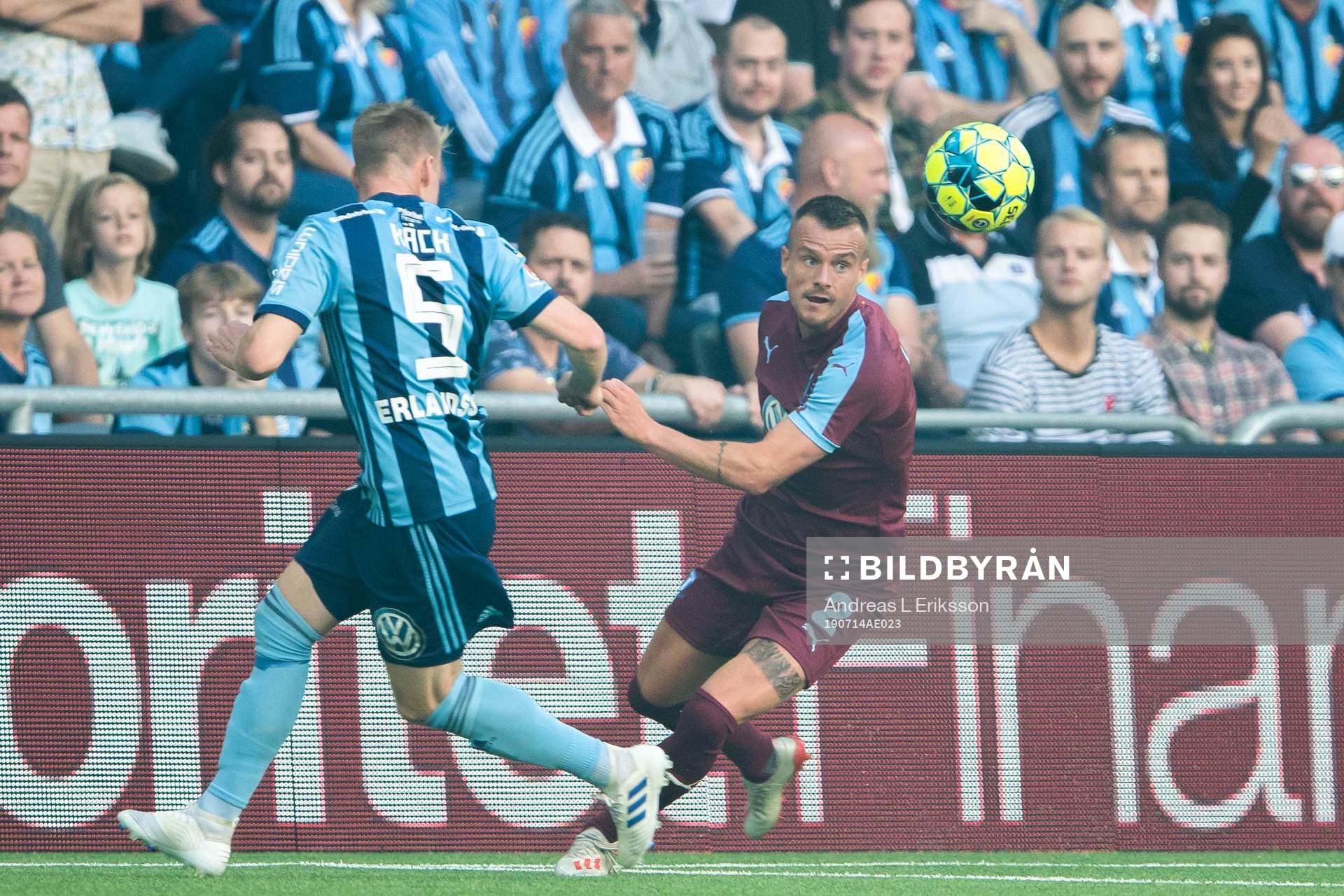 Djurgårdens Elliot Käck och Malmö FFs Eric Larsson