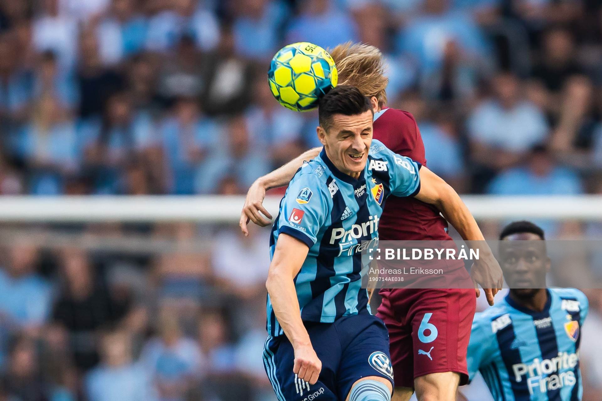 Djurgårdens Haris Radetinac i nickduell med Malmö FFs