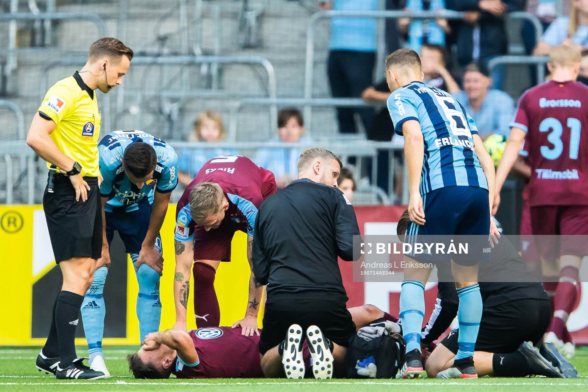 Malmö FFs Arnór Traustason ligger ner och har ont