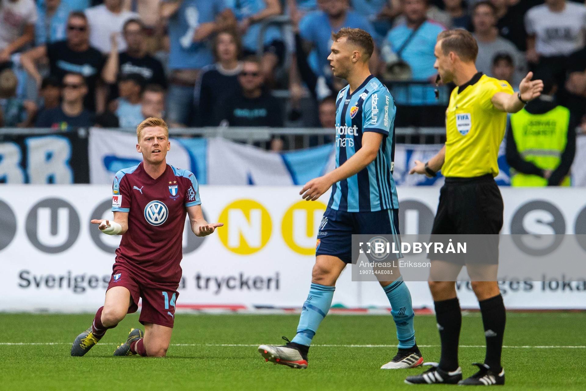 Malmö FFs Anders Christiansen reagerar på ett domslut av