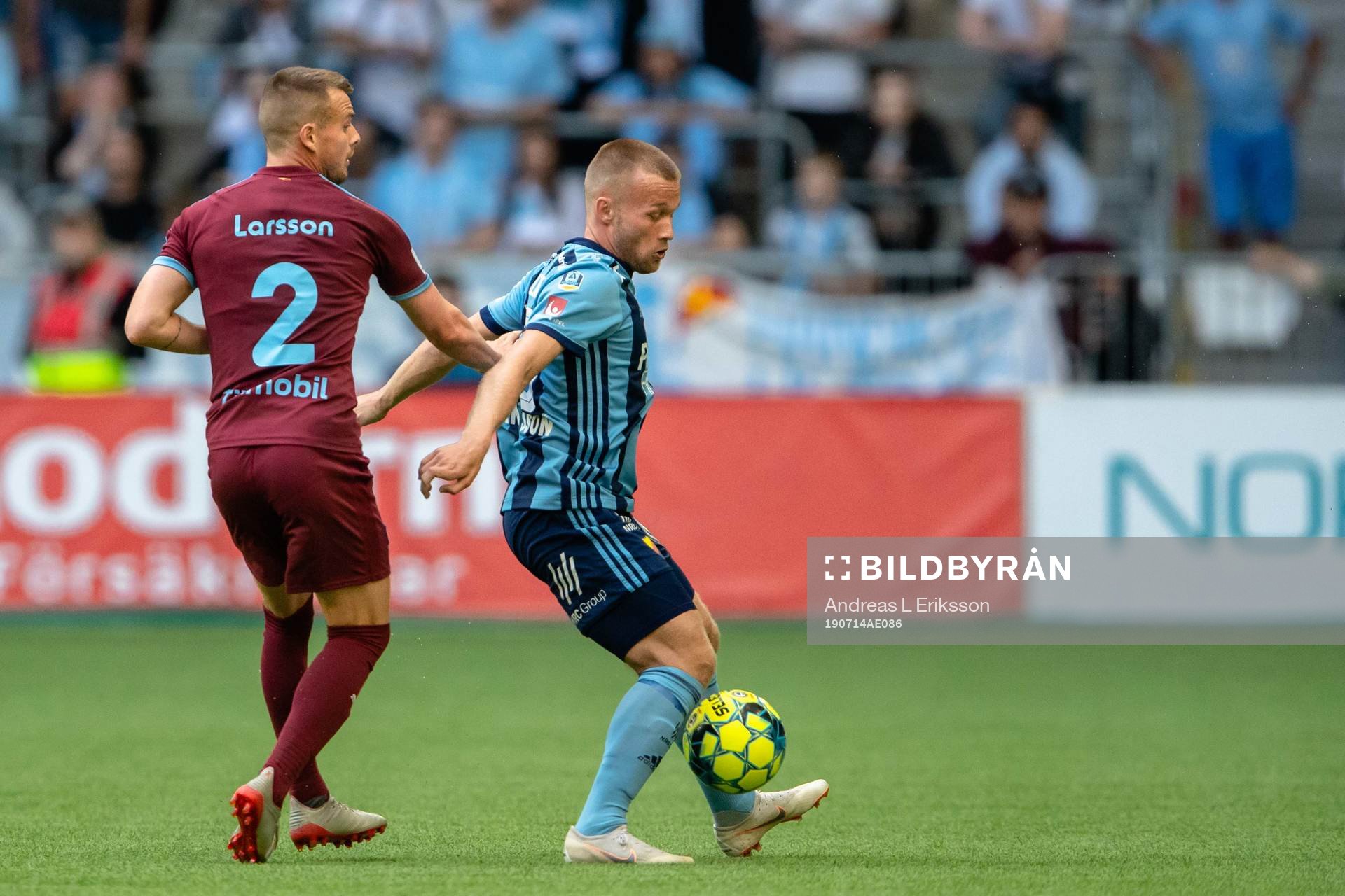 Malmö FFs Eric Larsson och Djurgårdens Nicklas Bärkroth