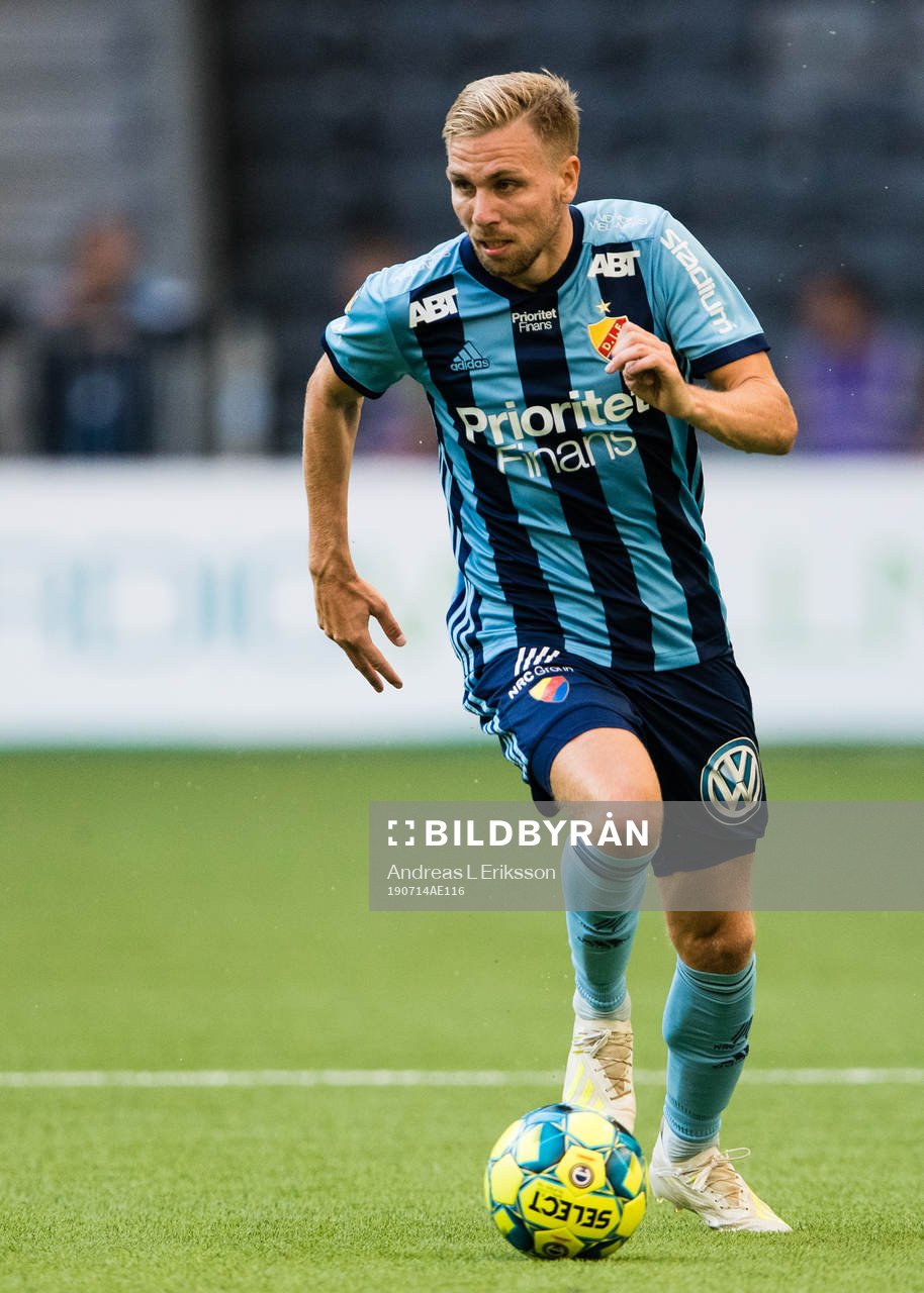 Djurgårdens Jonathan Ring med bollen