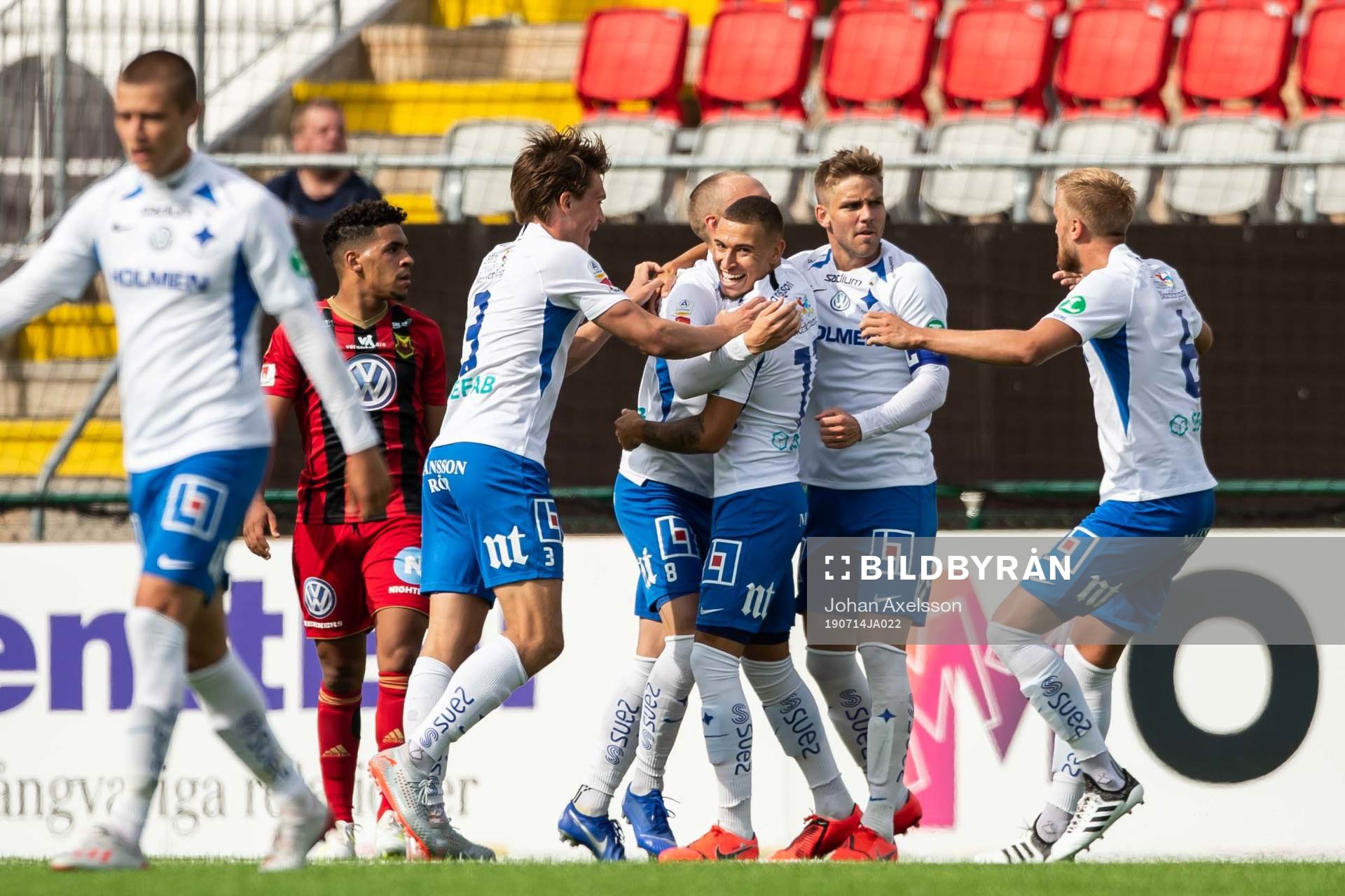 IFK Norrköpings Jordan Larsson jublar med lagkamrater
