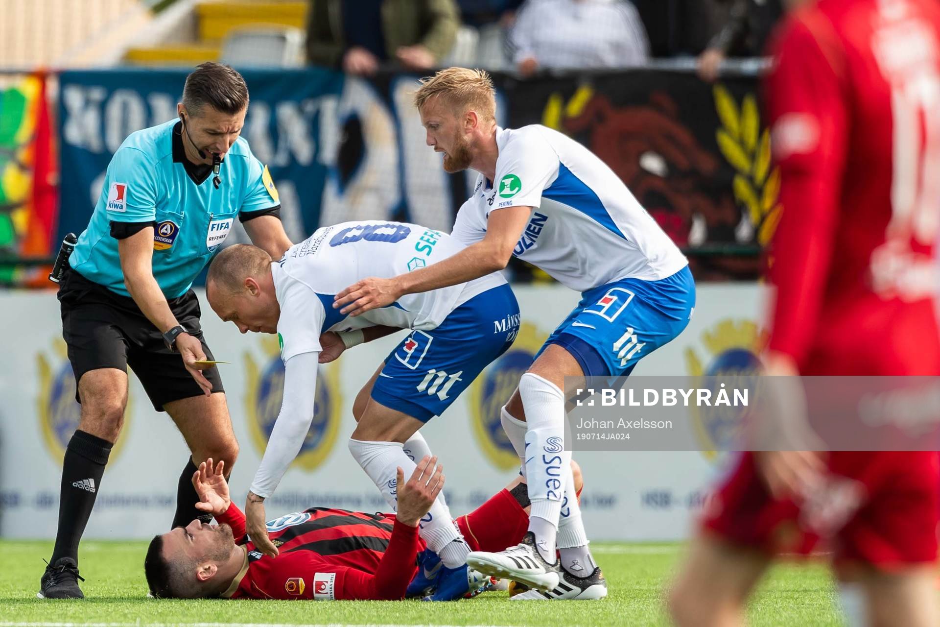 Östersunds Dino Islamovic i diskussion med IFK