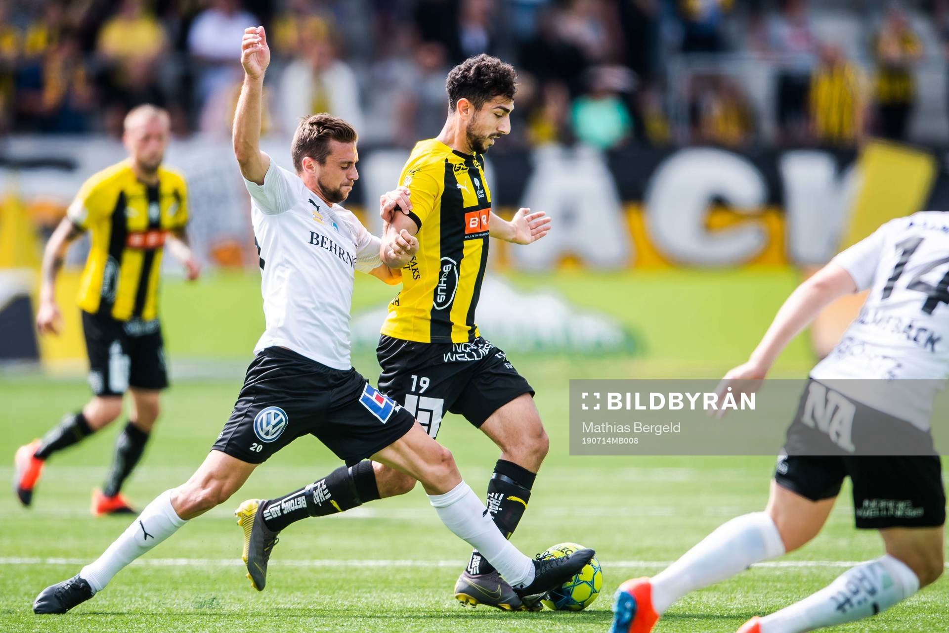 Örebros Filip Rogic och Häckens Daleho Irandust