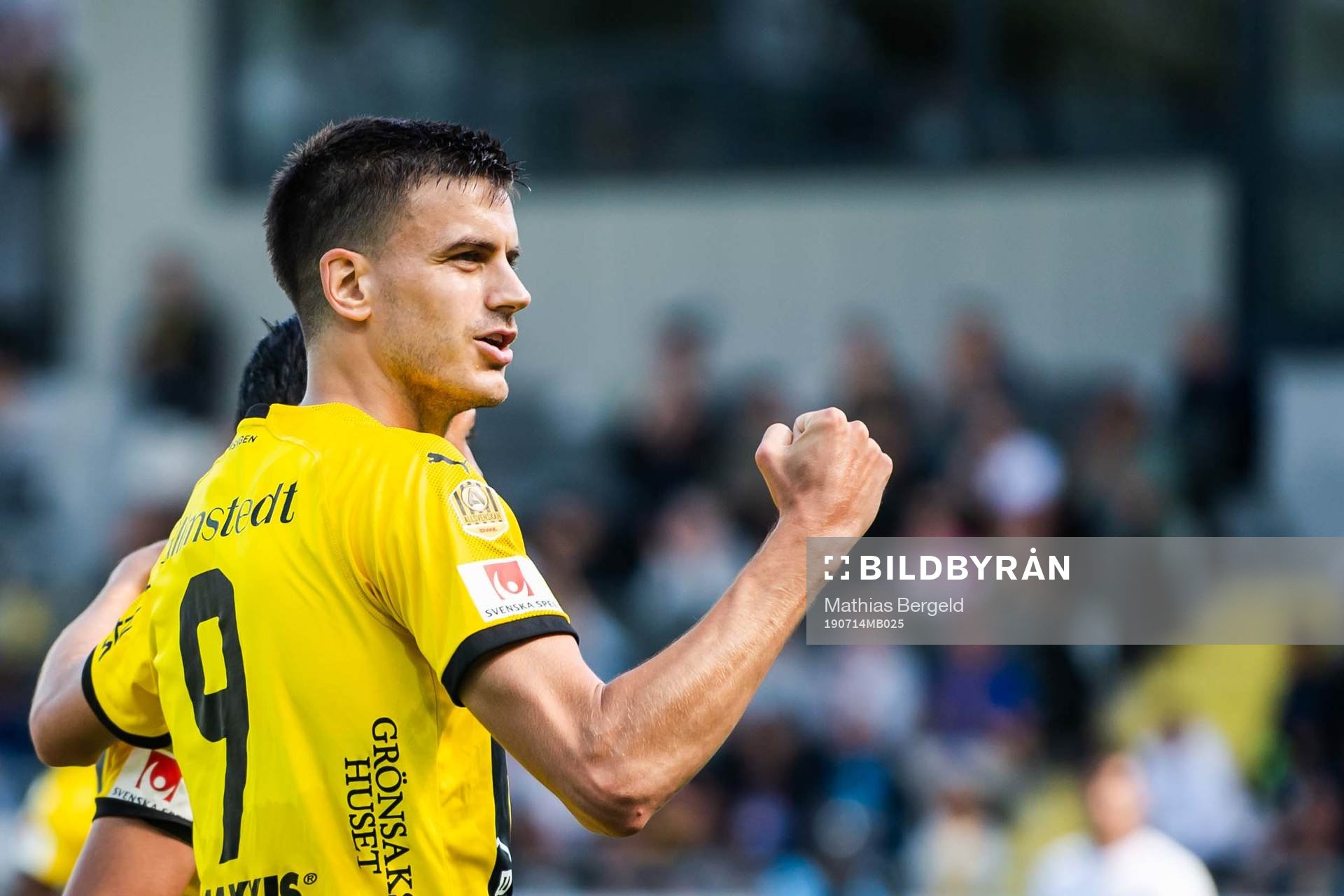 Häckens Alexander Jeremejeff jublar