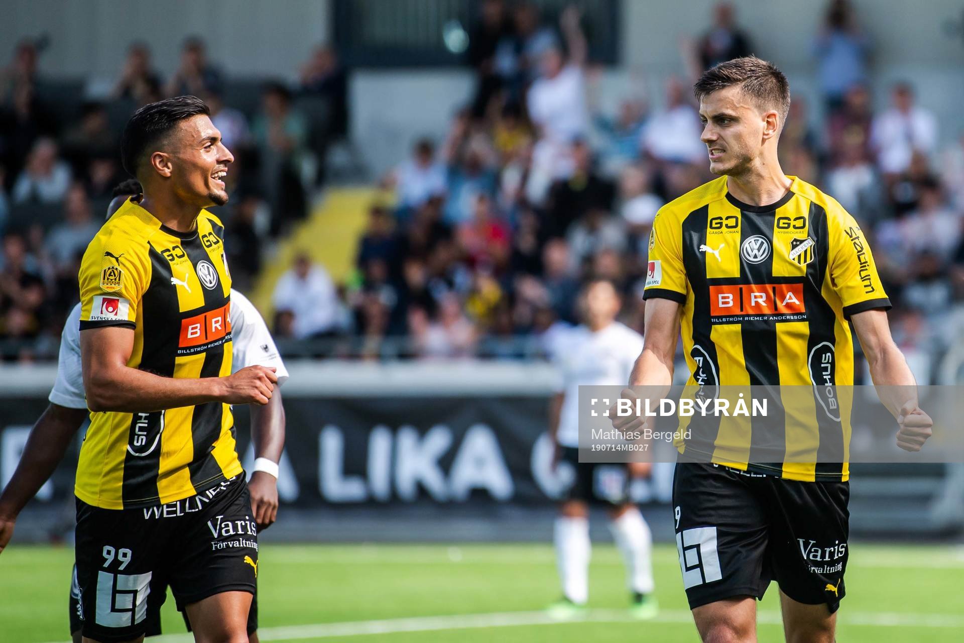 Häckens  Ahmed Yasin och Alexander Jeremejeff jublar