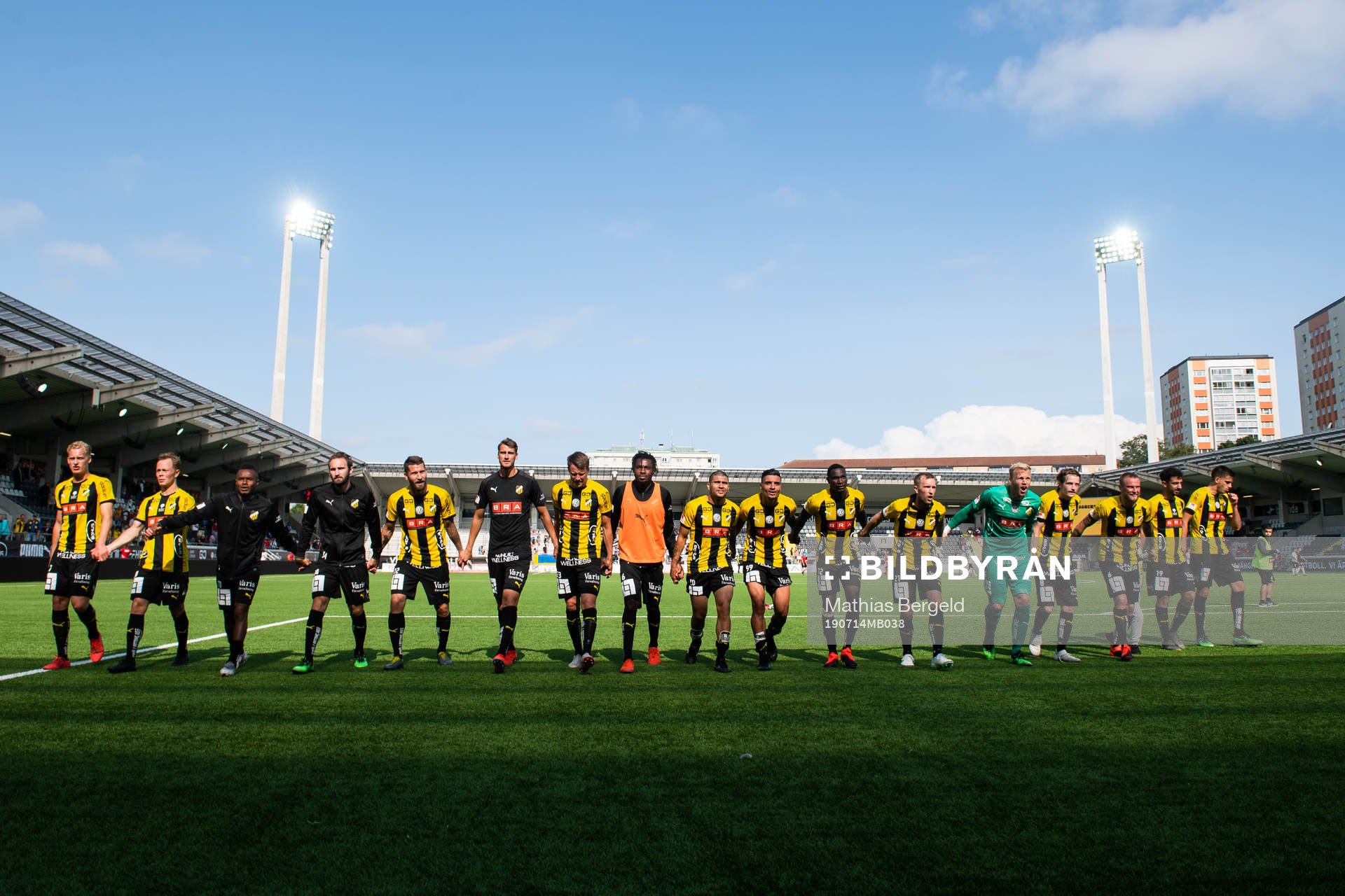 Häckens spelare jublar med fansen efter fotbollsmatchen i Allsvenskan mellan Häcken och Örebro den 14 juli 2019 i Göteborg.