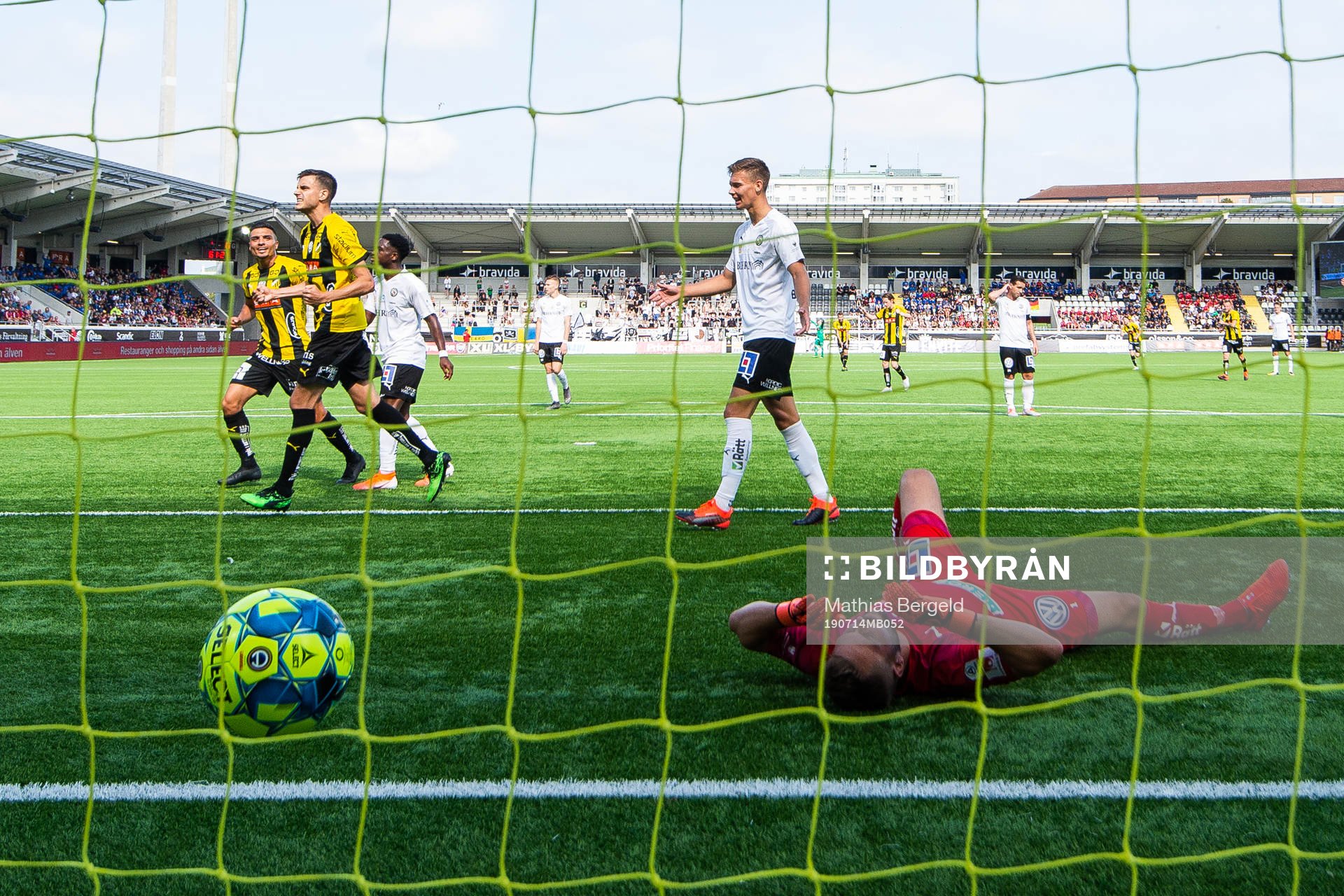Häckens Alexander Jeremejeff jublar