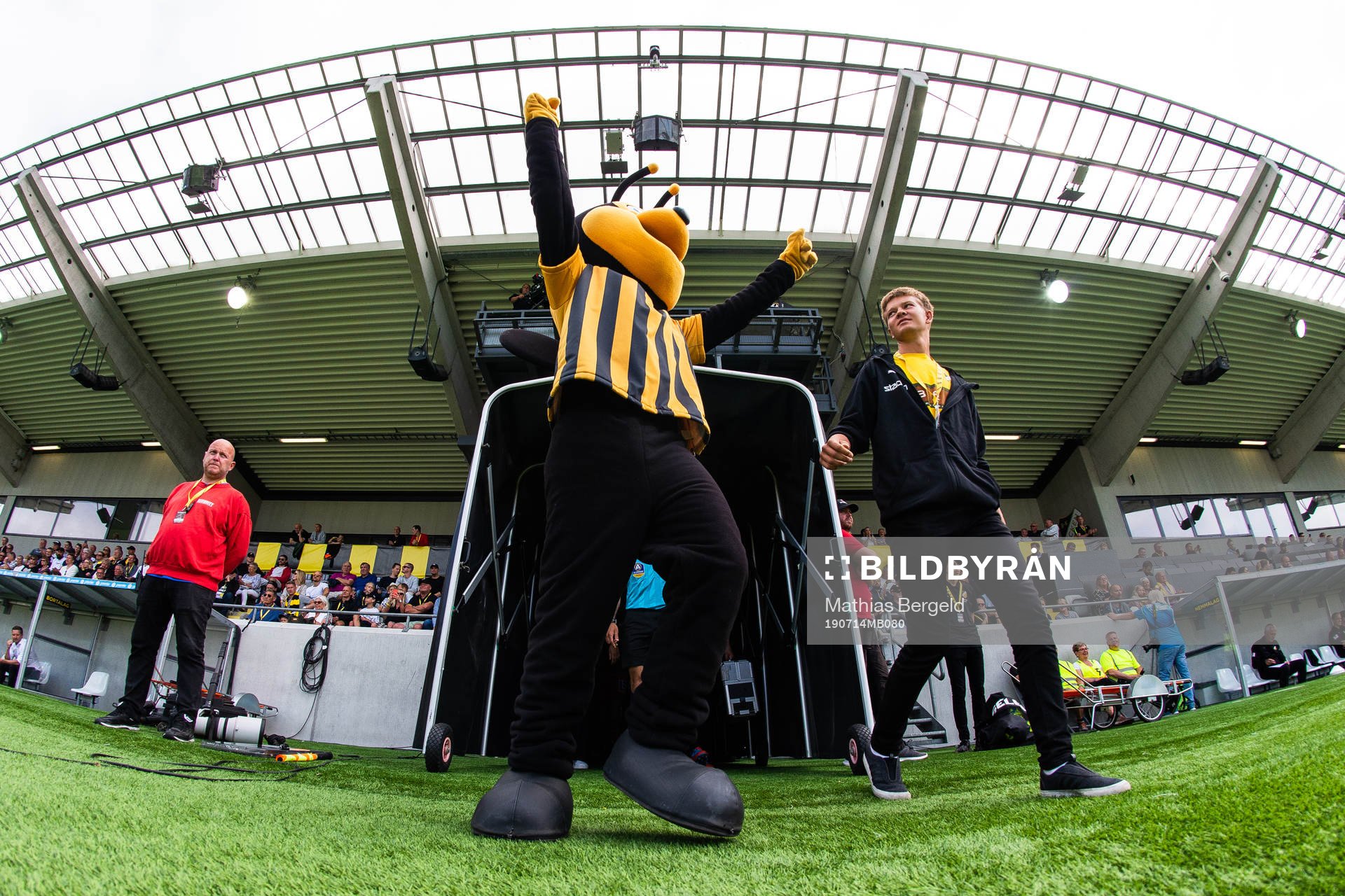 Häckens maskot Stickan inför fotbollsmatchen i Allsvenskan mellan Häcken och Örebro den 14 juli 2019 i Göteborg.