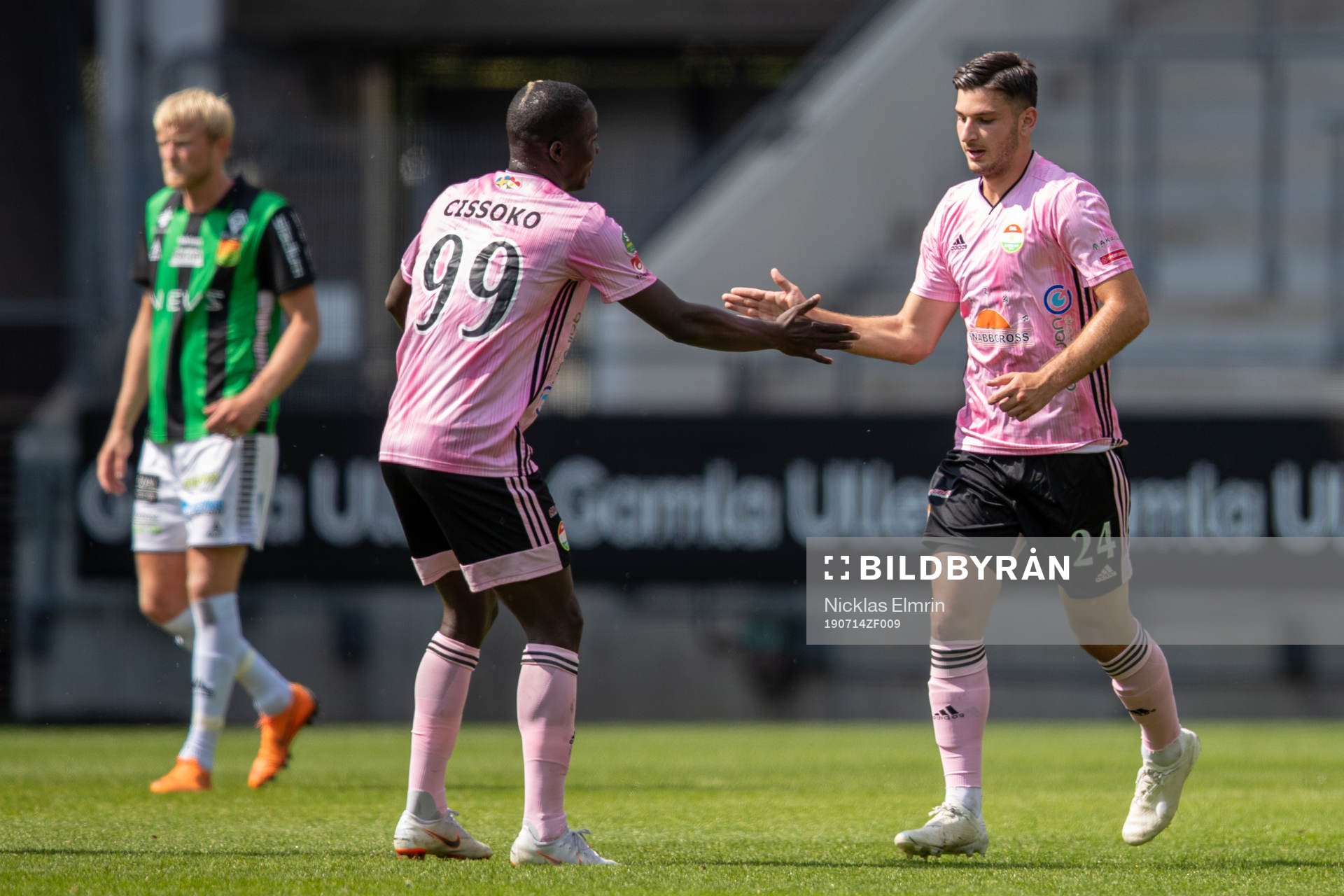 Dalkurds Besard Sabovic och Kerfala Cissoko jublar