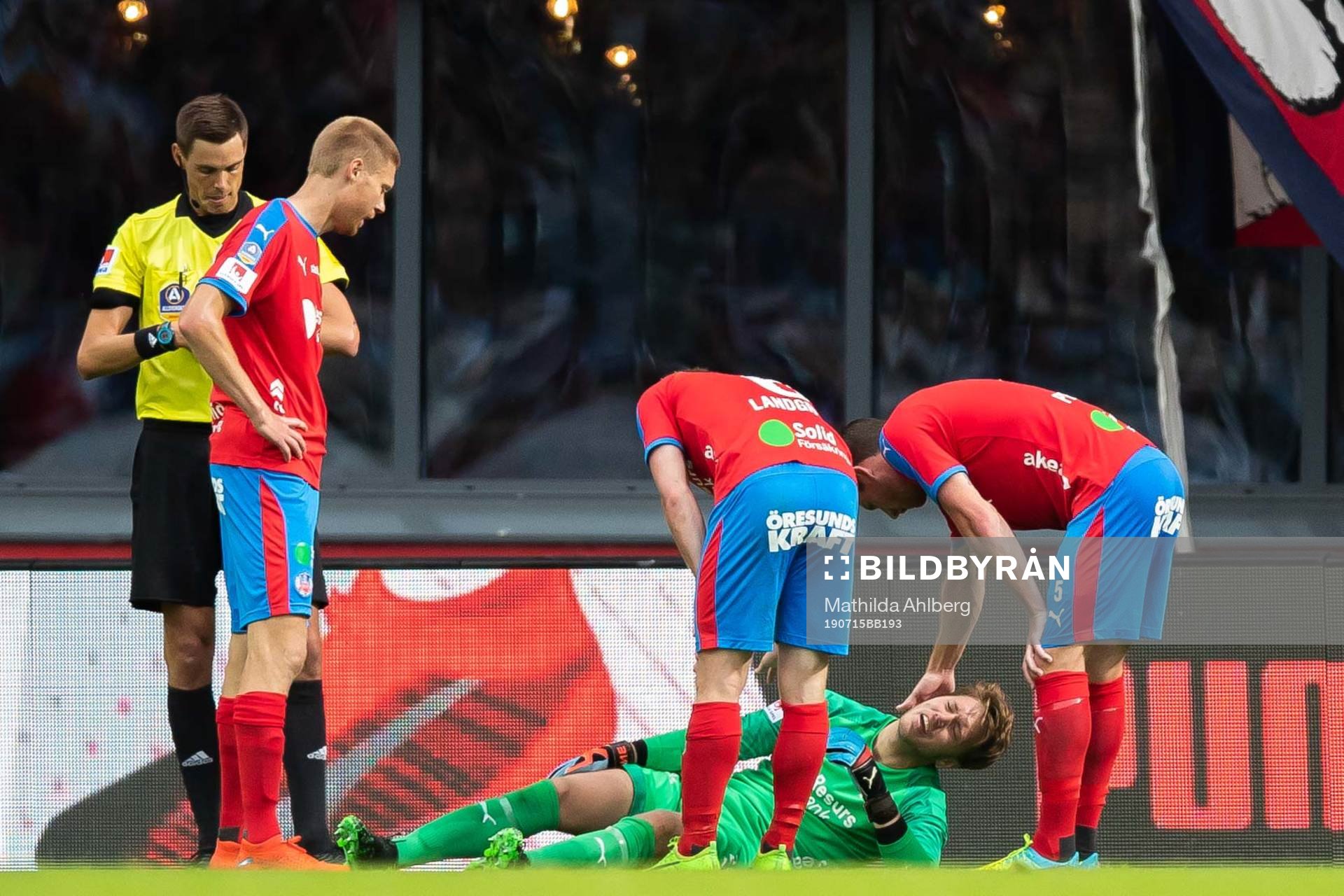 Helsingborgs målvakt Kalle Joelsson har ont