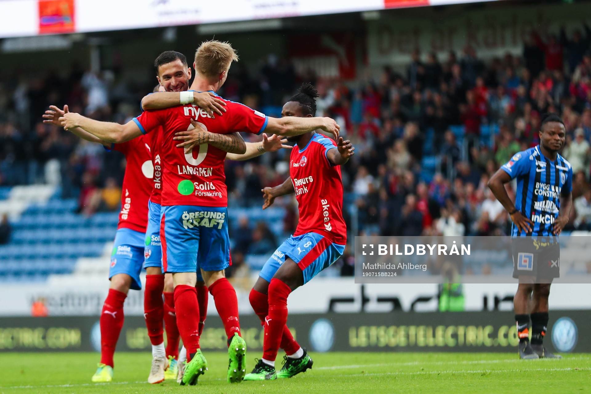 Helsingborgs Andreas Landgren jublar med lagkamrater