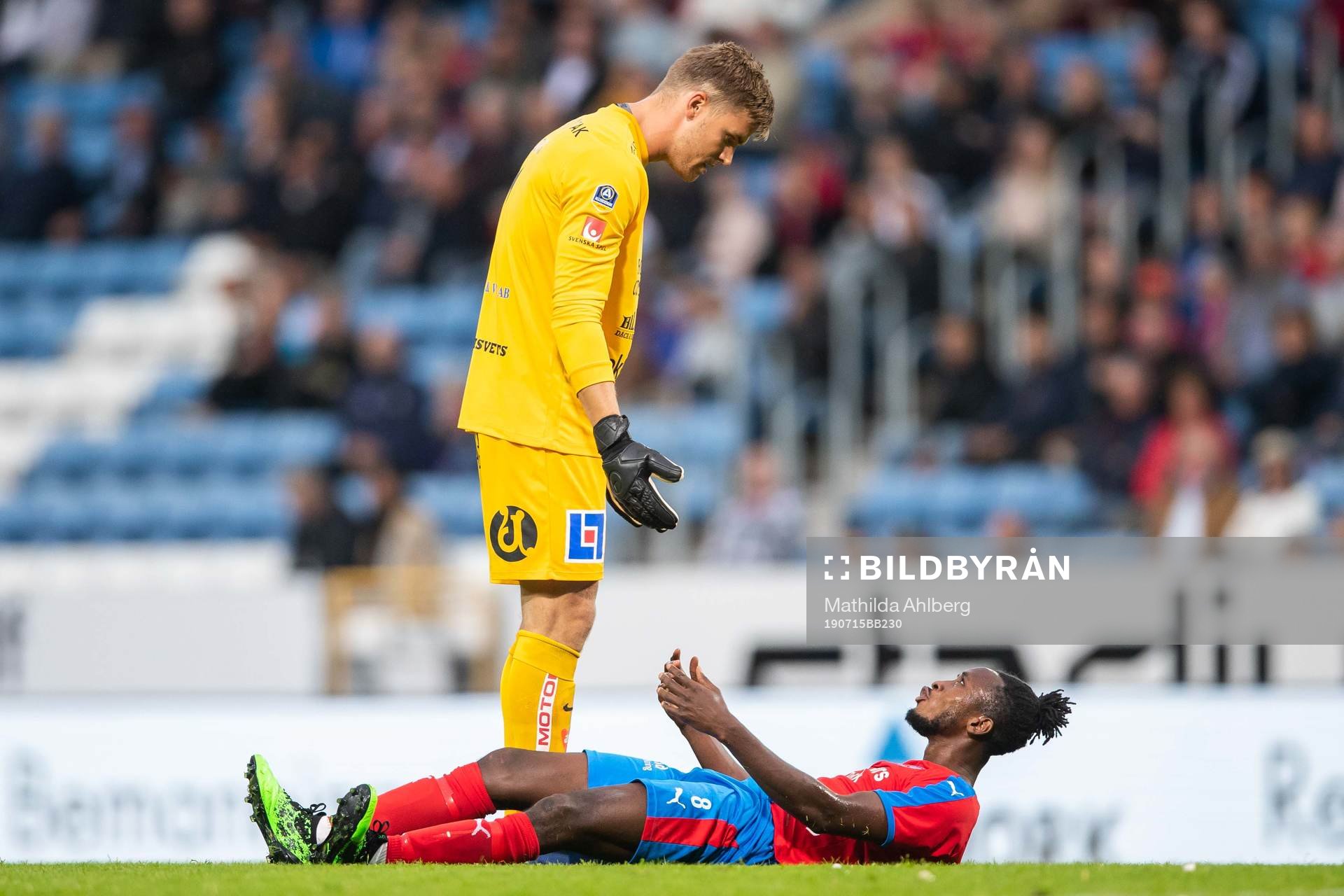 Sirius målvakt Lukas Jonsson i diskussion med Helsingborgs