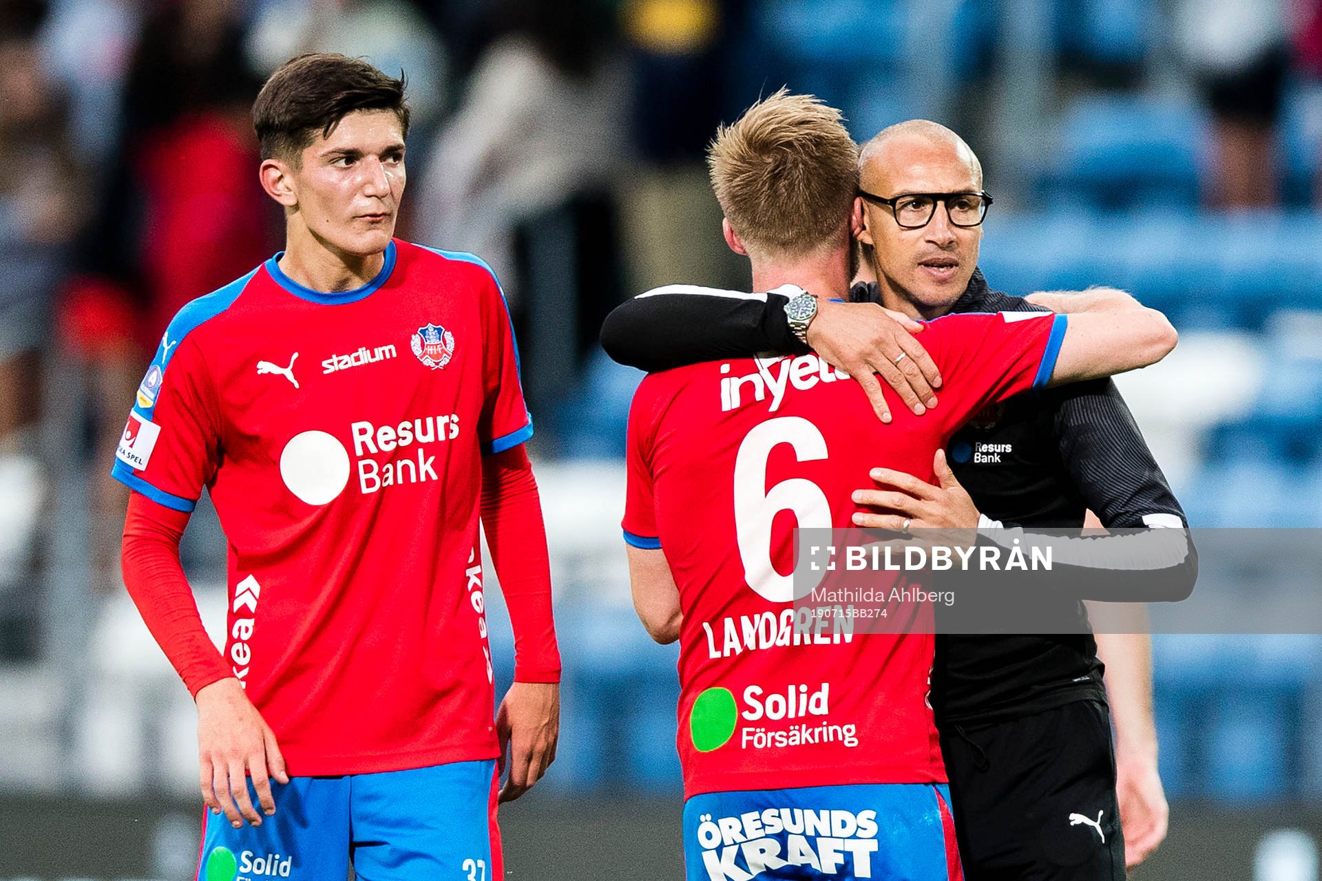 Helsingborgs tränare Henrik Larsson kramar om Andreas