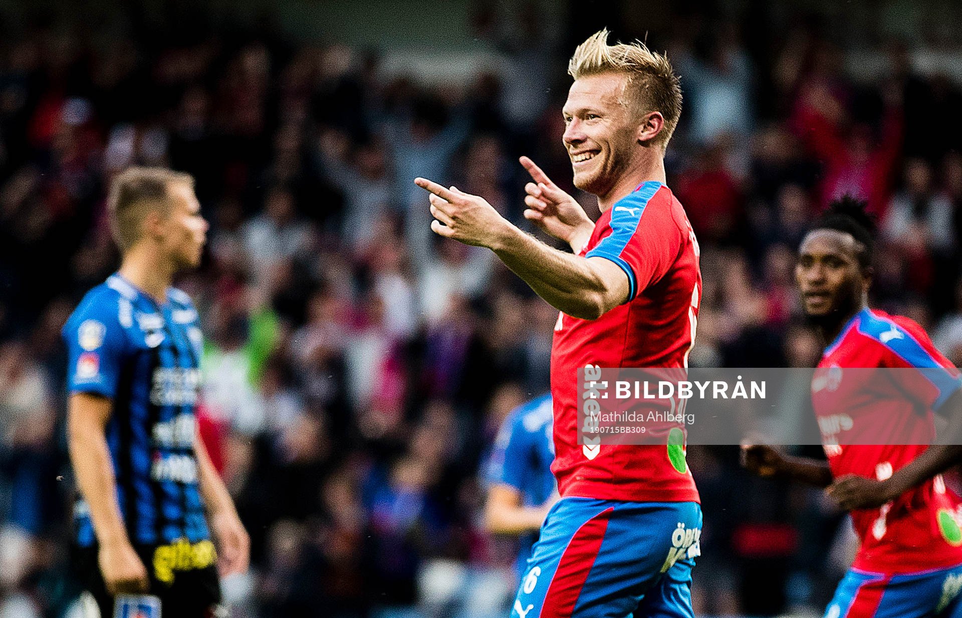 Helsingborgs Andreas Landgren jublar efter 1-0 under fotbollsmatchen i Allsvenskan mellan Helsingborg och Sirius den 15 juli 2019 i Helsingborg .