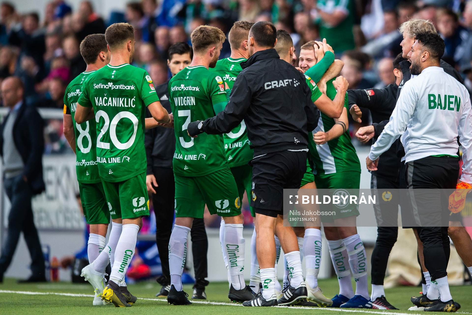 Hammarbys Darijan Bojanic jublar med lagkamrater