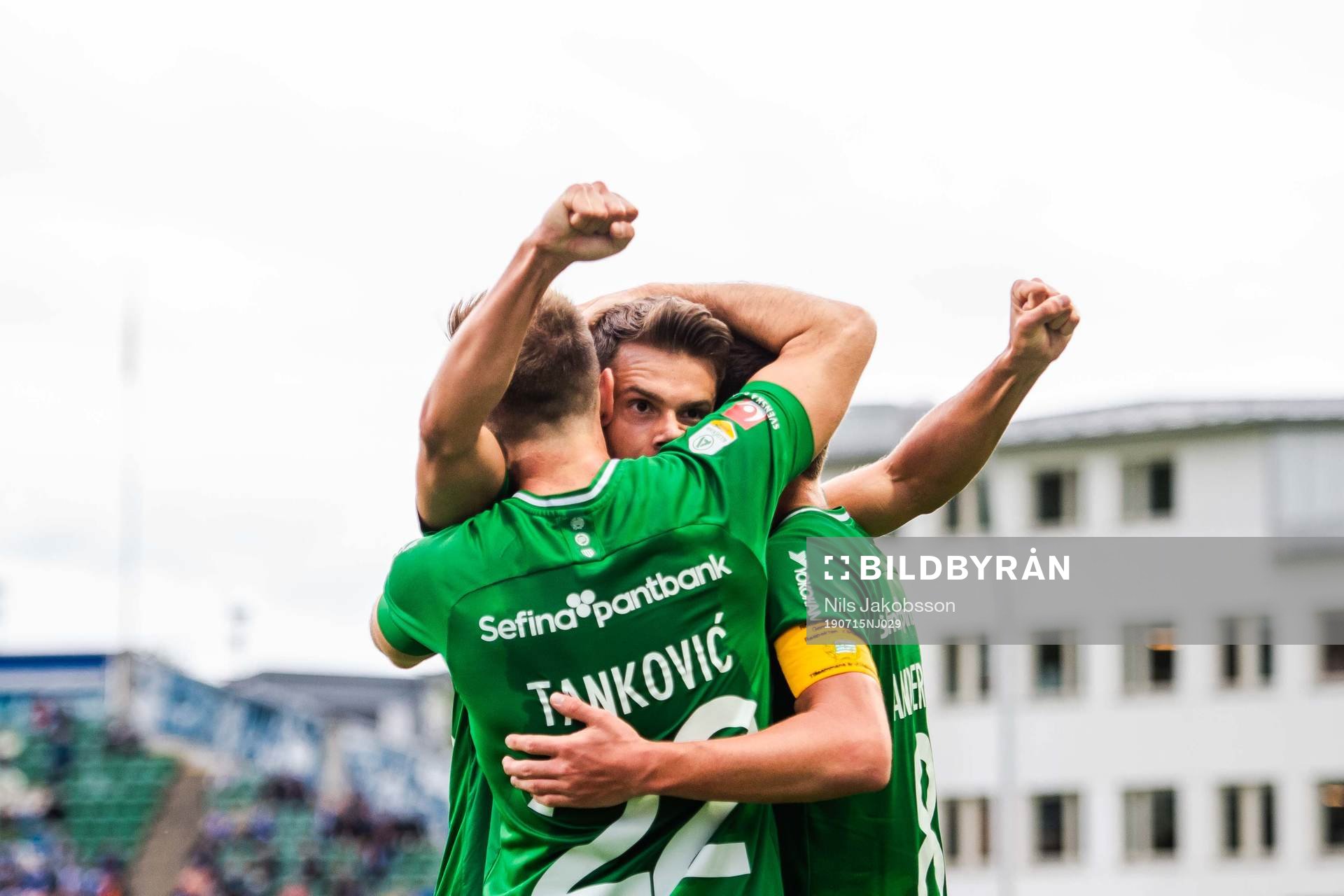 Hammarbys Alexander Kacaniklic jublar med Muamer Tankovic