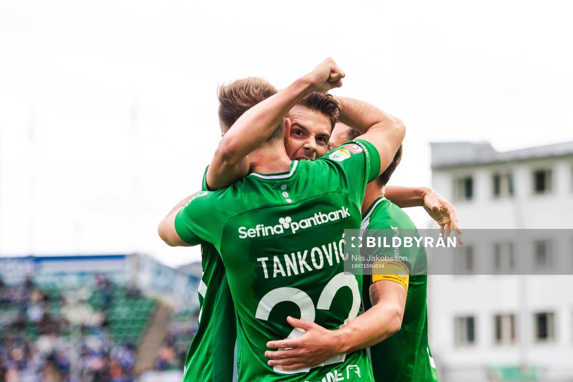 Hammarbys Alexander Kacaniklic jublar med Muamer Tankovic