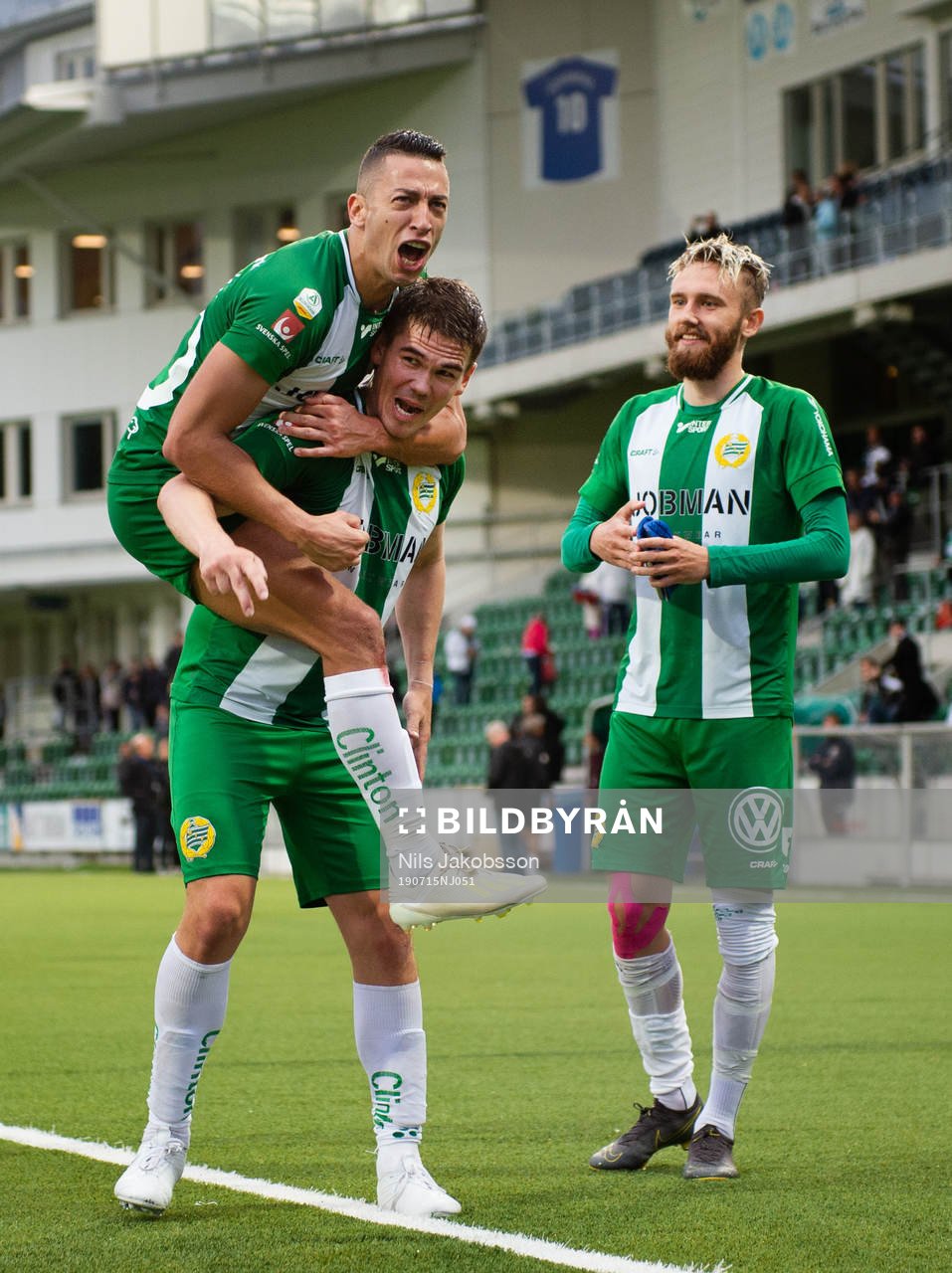 Hammarbys Nikola Djurdjic och Vidar Örn Kjartansson jublar