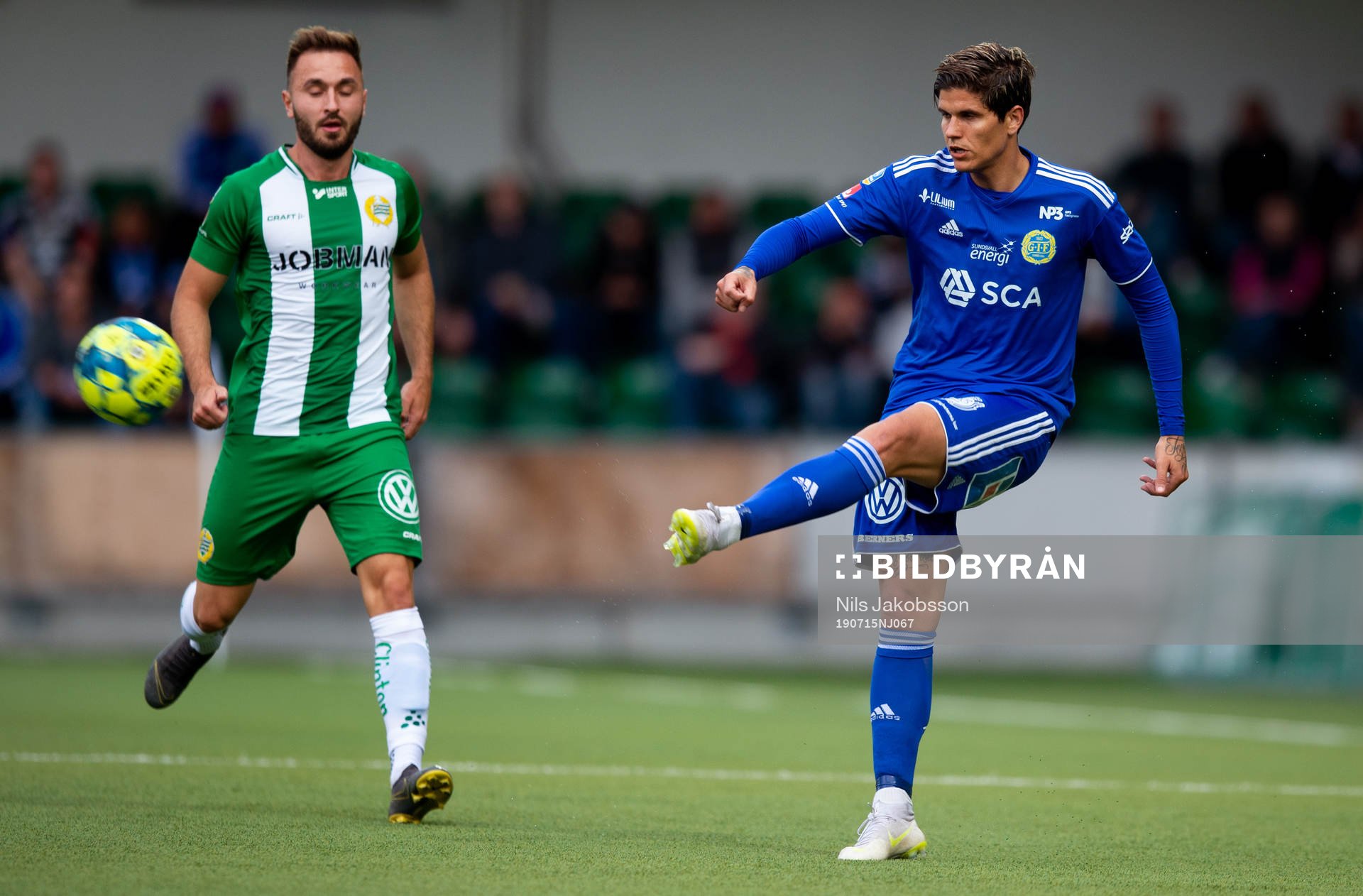 Hammarbys Muamer Tankovic och Sundsvalls David Batanero