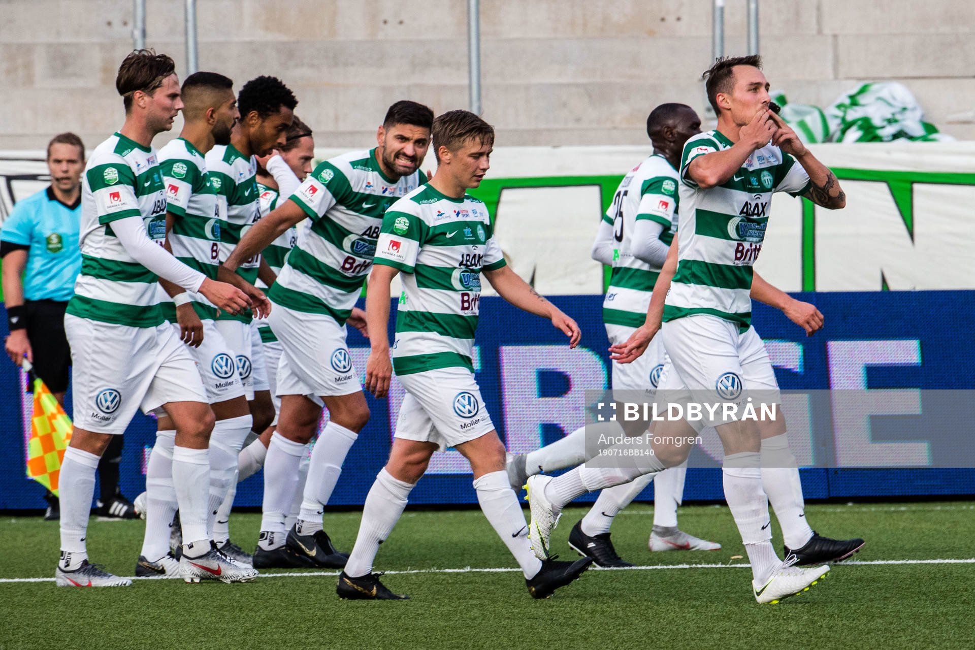 Västerås spelare jublar