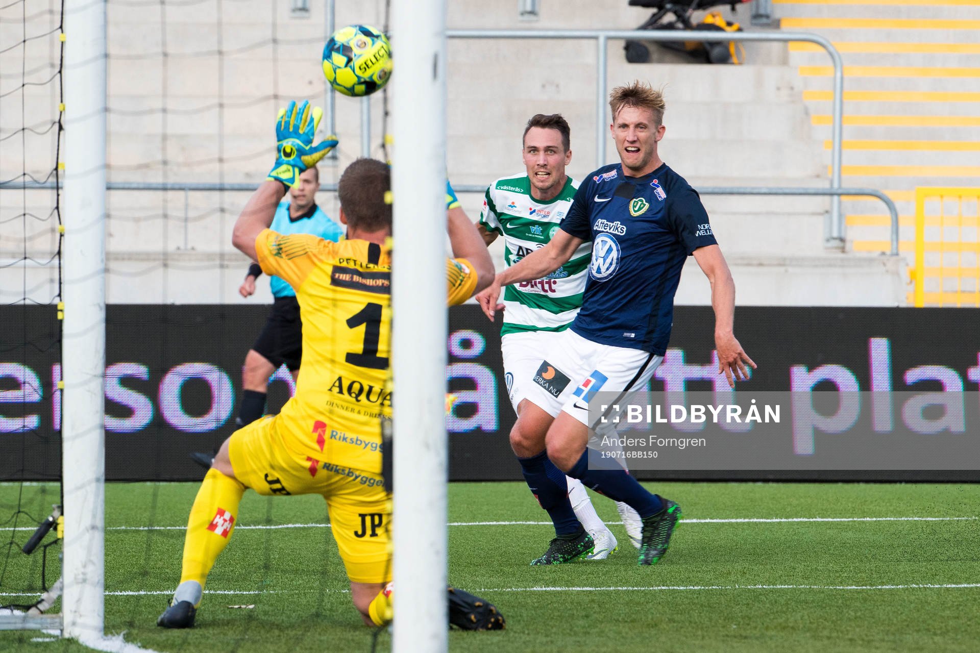 Västerås Filip Tronet gör 1-1 bakom Jönköpings