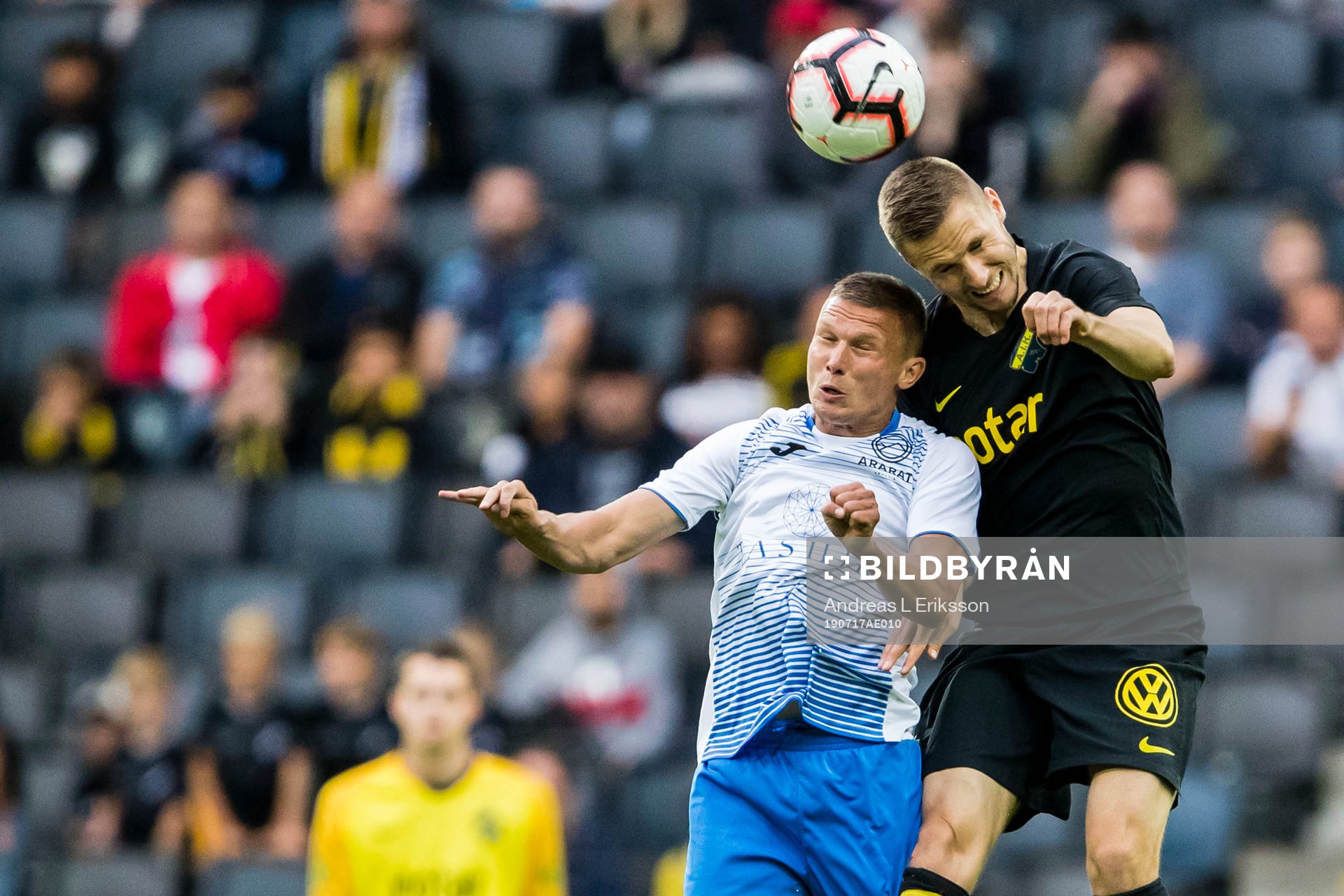 Anton Kobyalko of Ararat-Armenia and Karol Mets of AIK