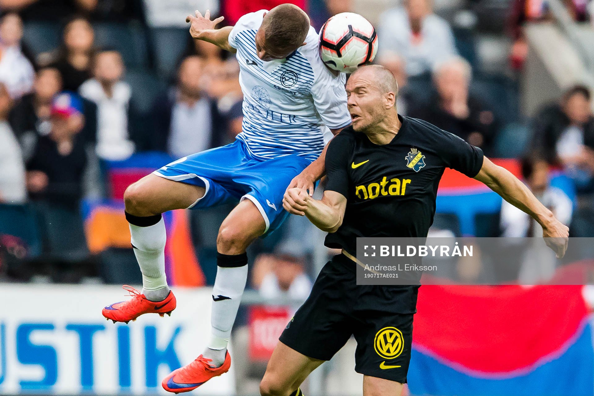Per Karlsson of AIK and Anton Kobyalko of Ararat-Armenia