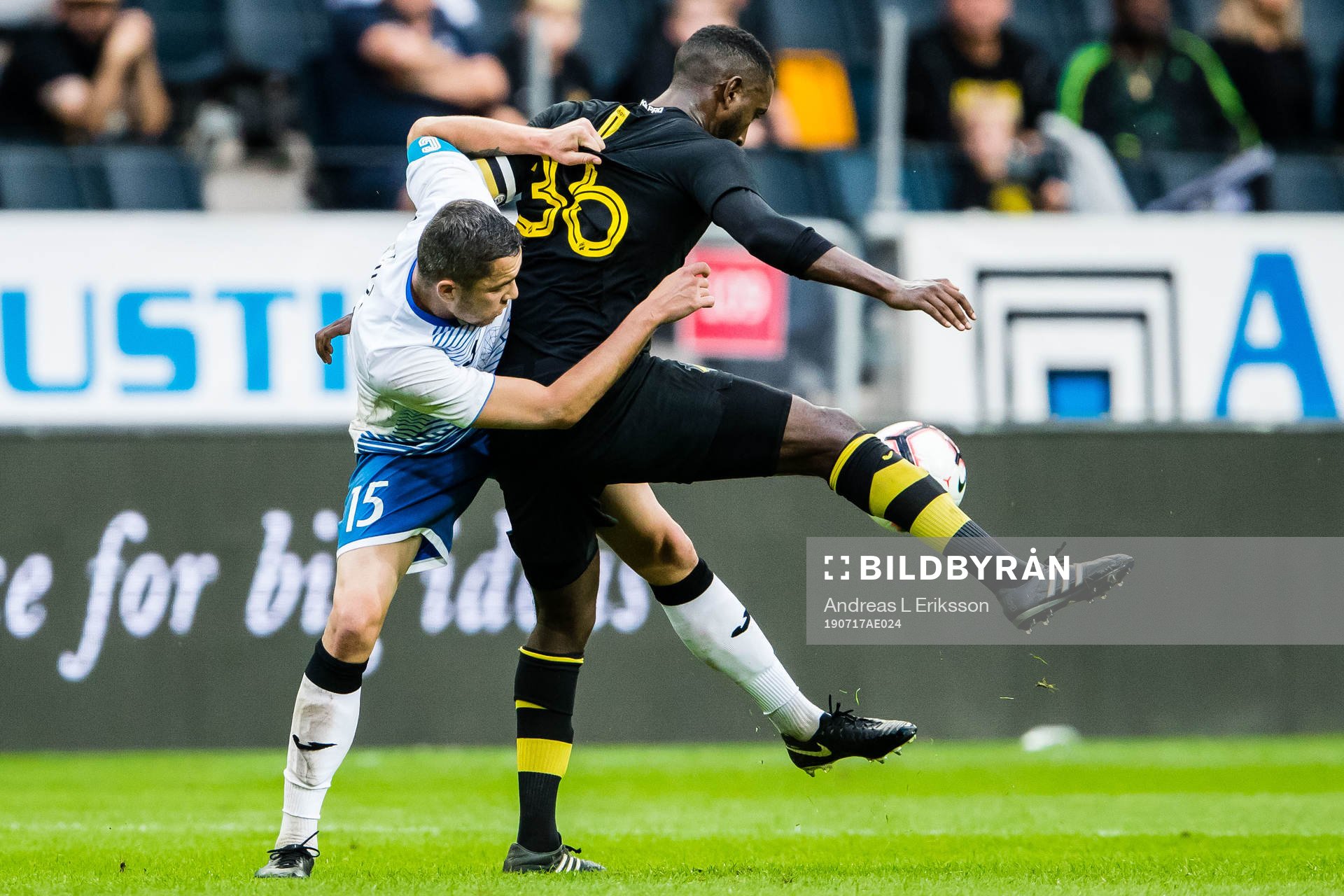 Dmitri Guz of Ararat-Armenia and Henok Goitom of AIK
