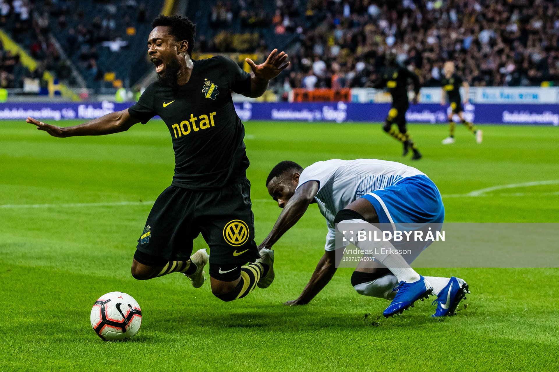 Heradi Rashidi of AIK and Alex Junior of Ararat-Armenia