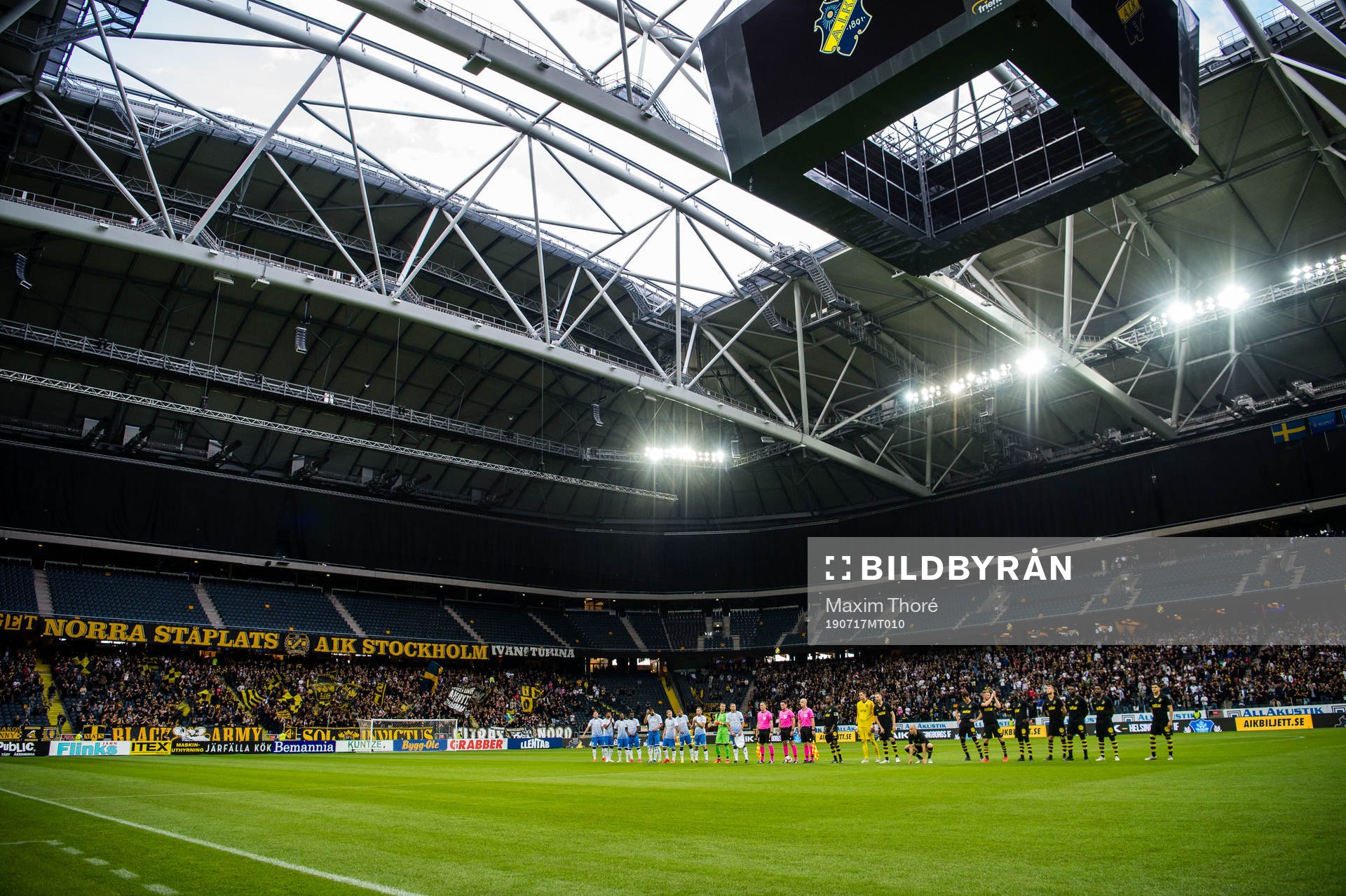 Players of AIK and of Ararat-Armenia