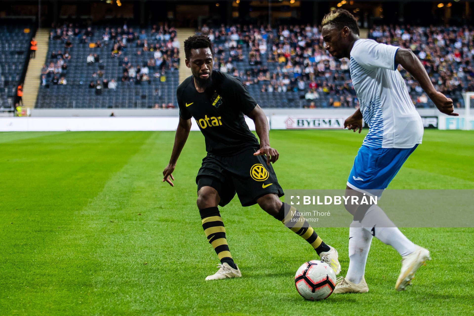 Tarik Elyounoussi of AIK and Zakaria Sanogo of