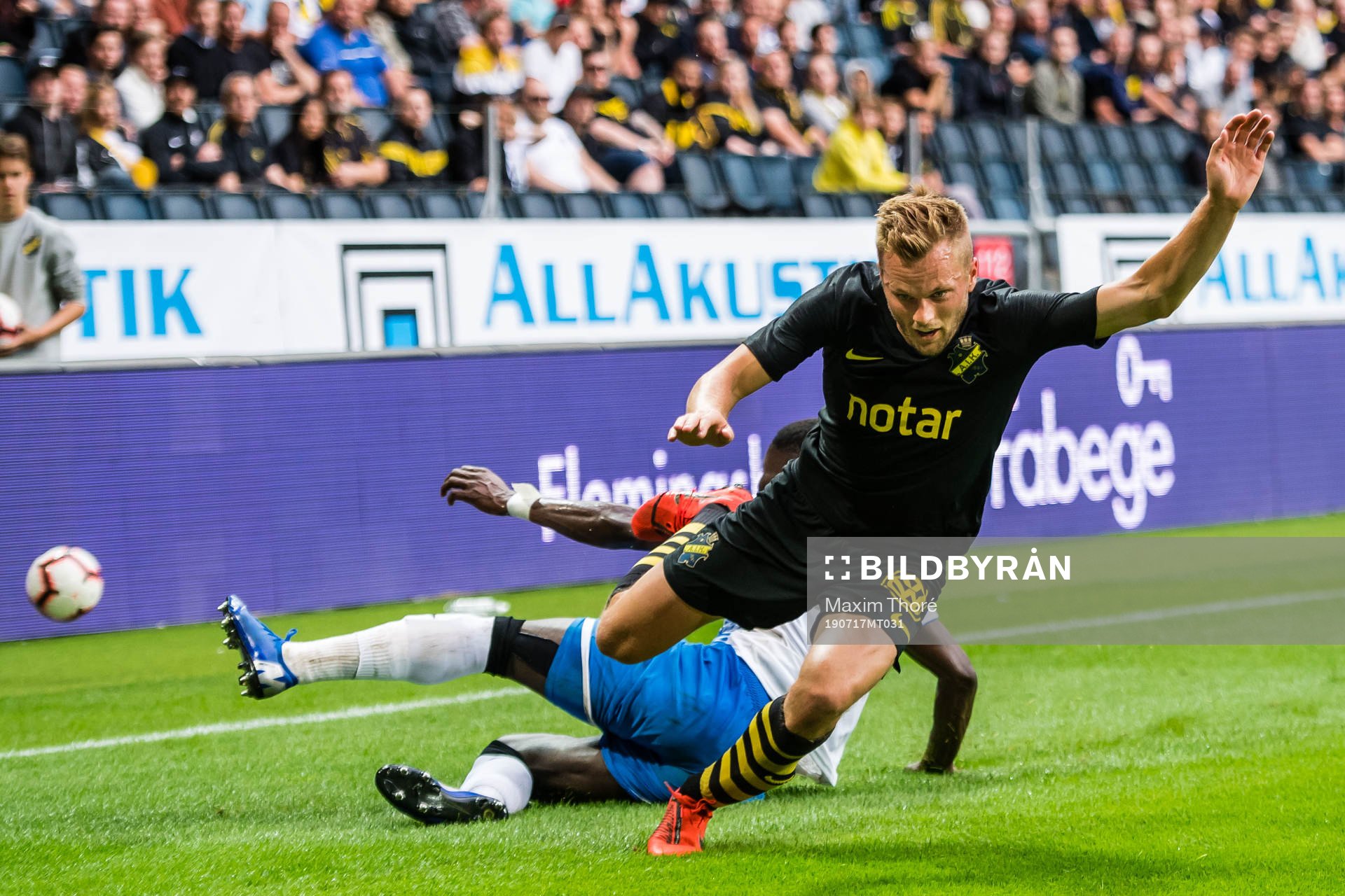 Sebastian Larsson of AIK and Alex Junior of Ararat-Armenia