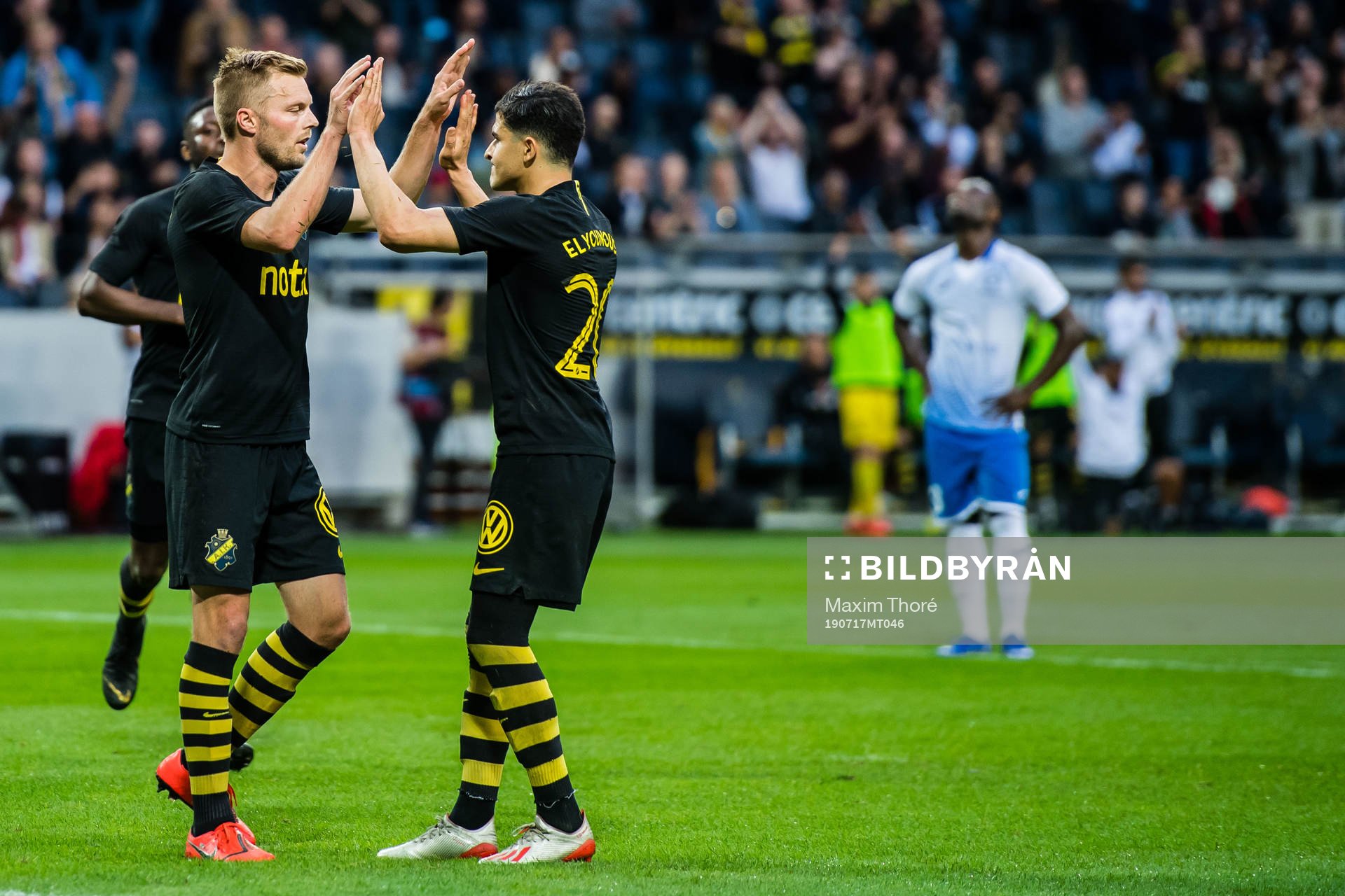 Sebastian Larsson and Tarik Elyounoussi celebrates 3-0
