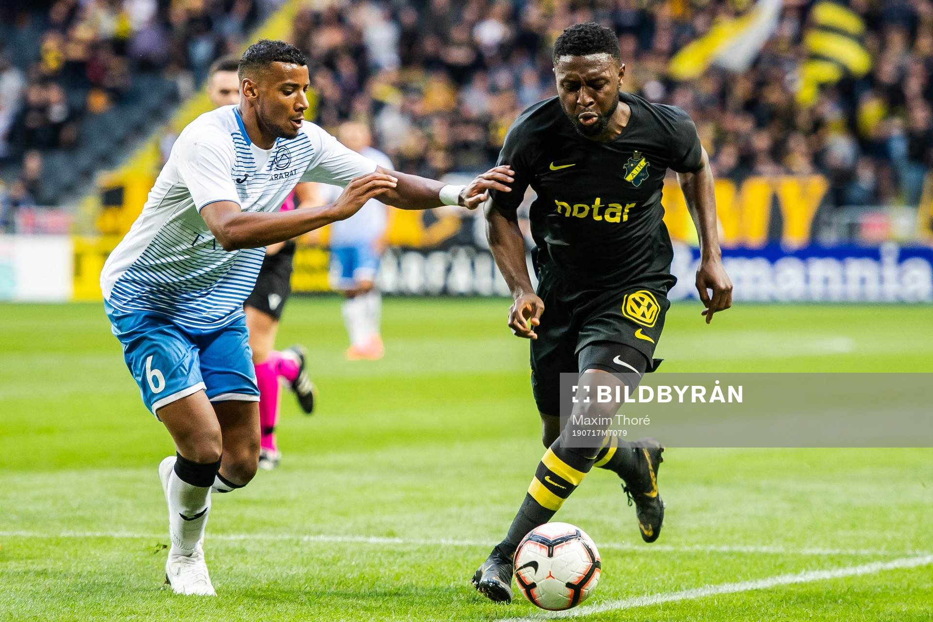 Georgi Pashov of Ararat-Armenia Chinedu Obasi of AIK