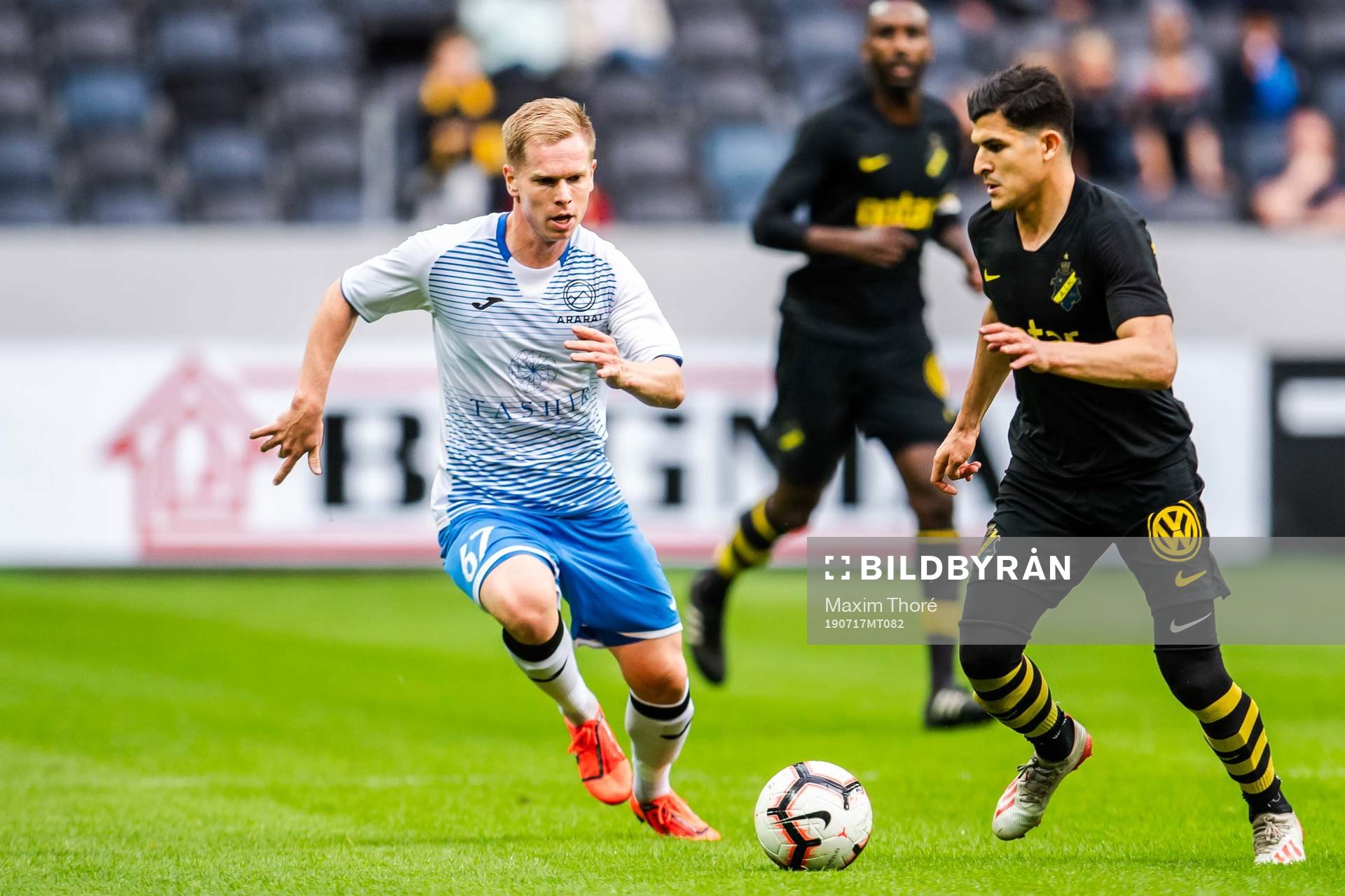 Ilja Antonov of Ararat-Armenia and Tarik Elyounoussi of AIK