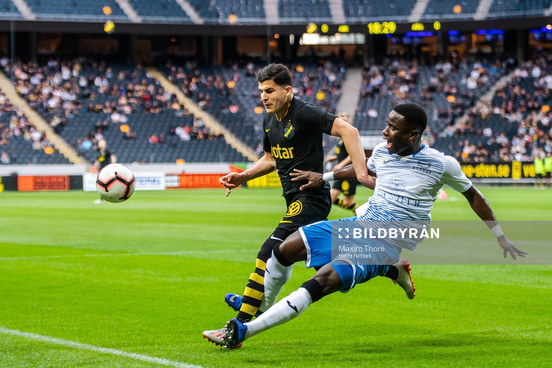 Tarik Elyounoussi of AIK and Kasse Alphonse Kodjo of