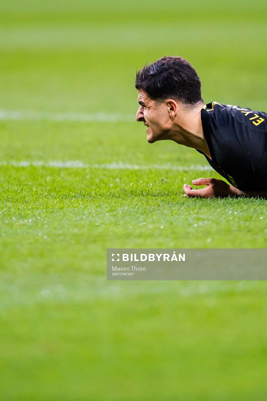 Tarik Elyounoussi of AIK in pain