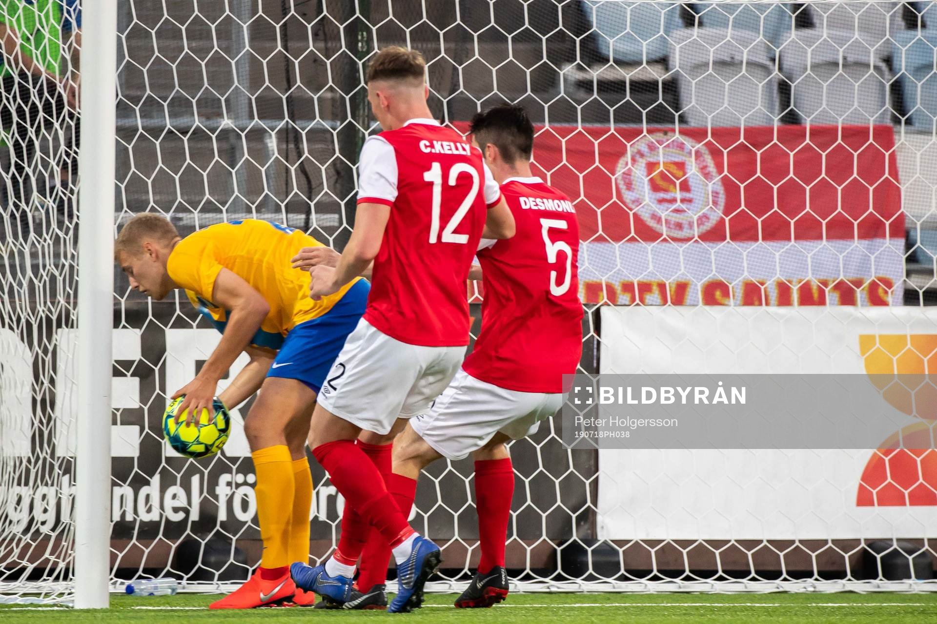 Filip Dagerstål of IFK Norrköping against Ciaran Kelly