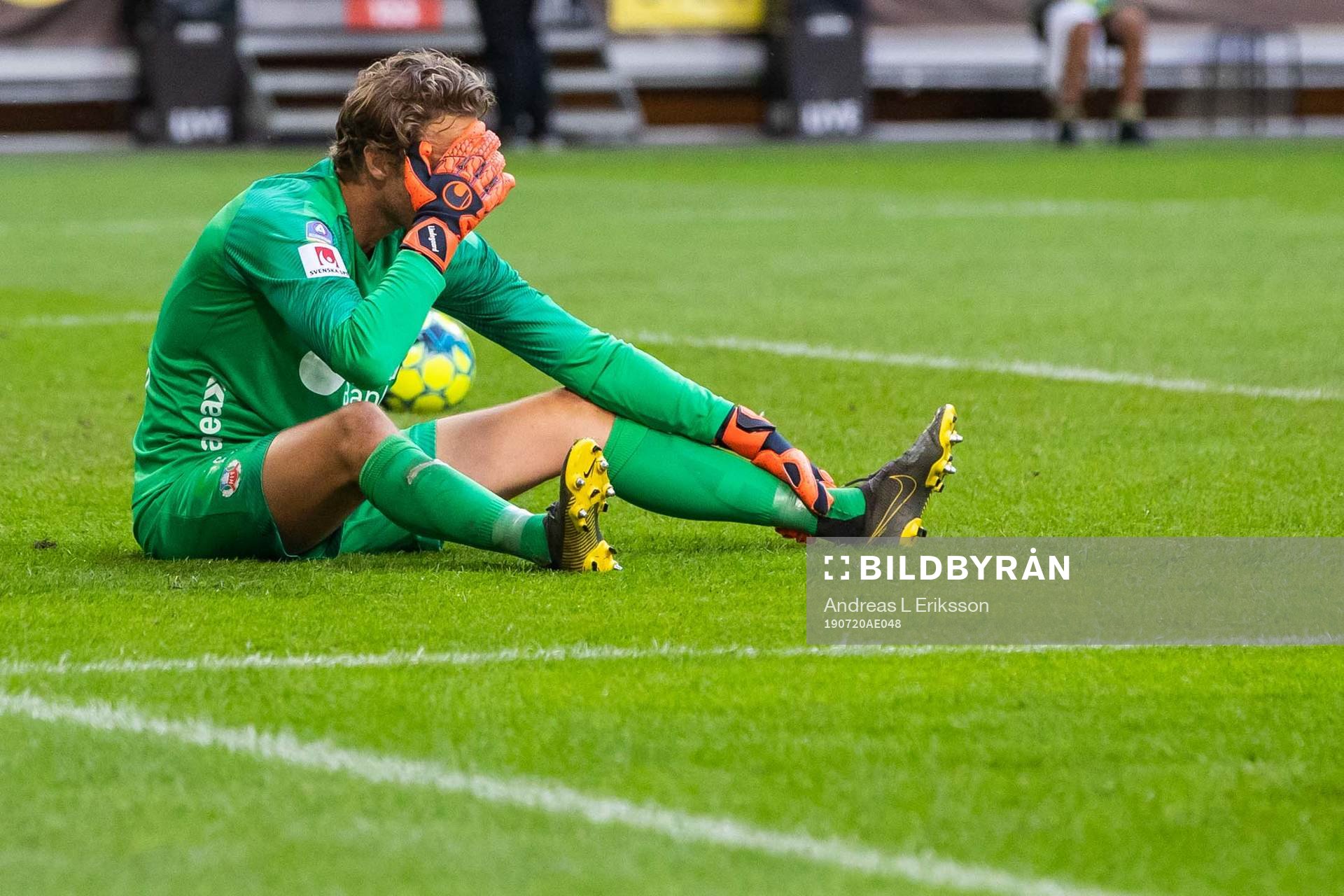 Helsingborgs målvakt Anders Lindegaard deppar