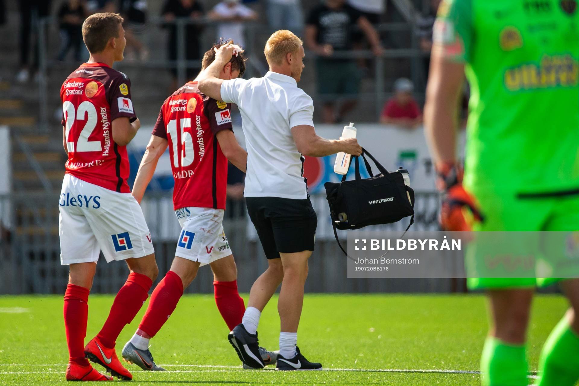 Falkenbergs Kirill Pogrebnyak lämnar planen