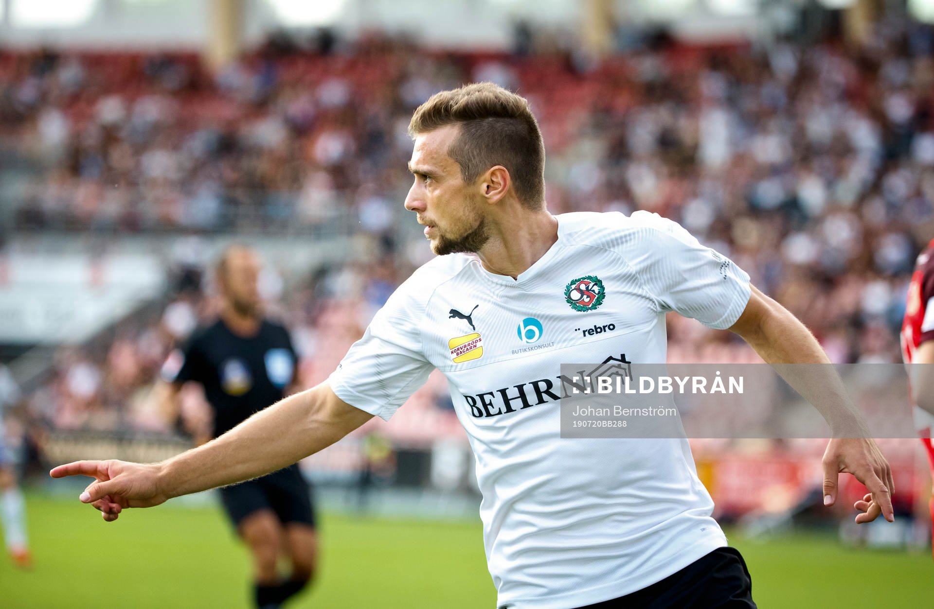 Örebros Filip Rogic jublar vid 1-0